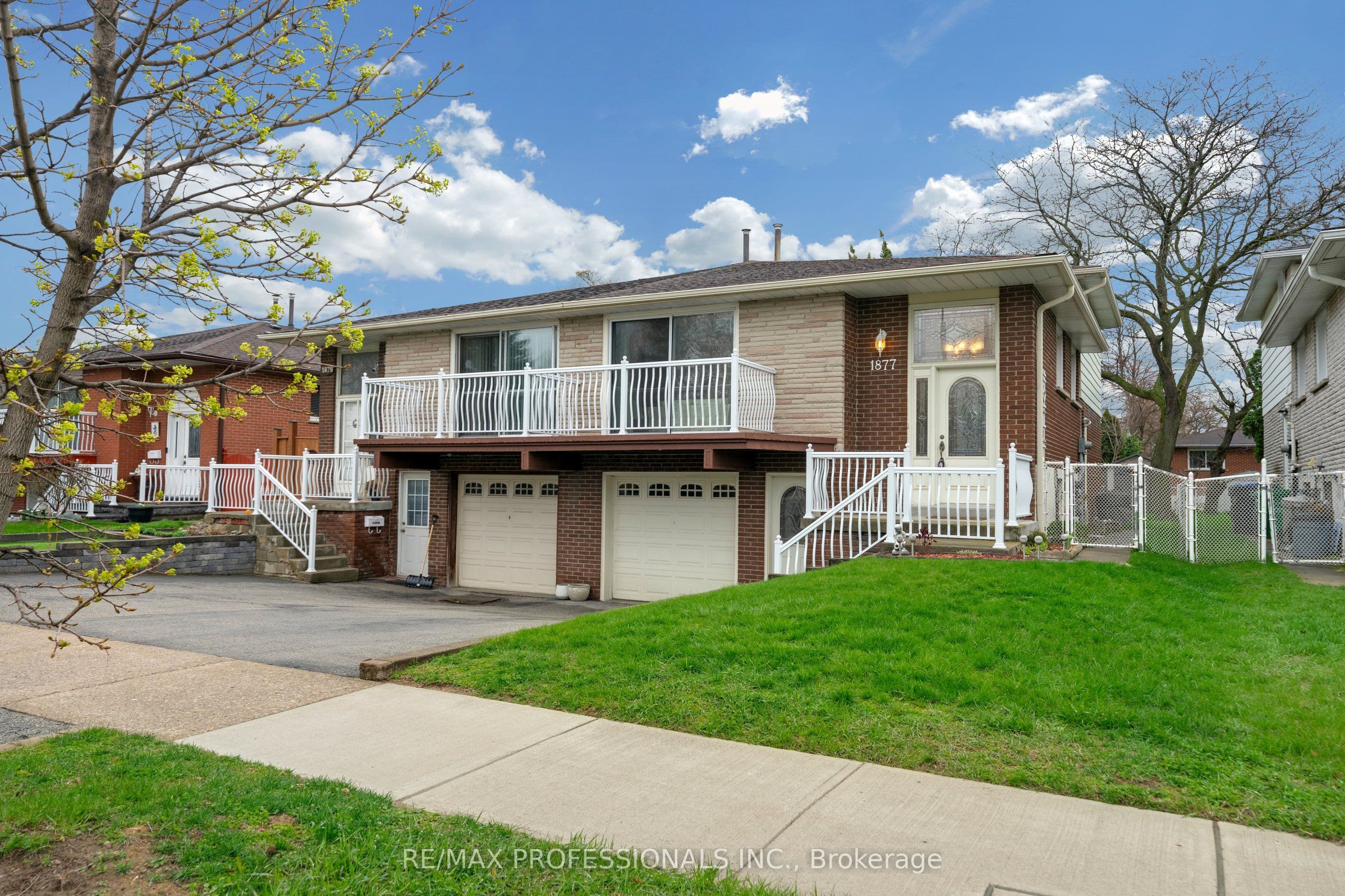 1877 Silverberry Crescent, Mississauga, ON L5J 1C8