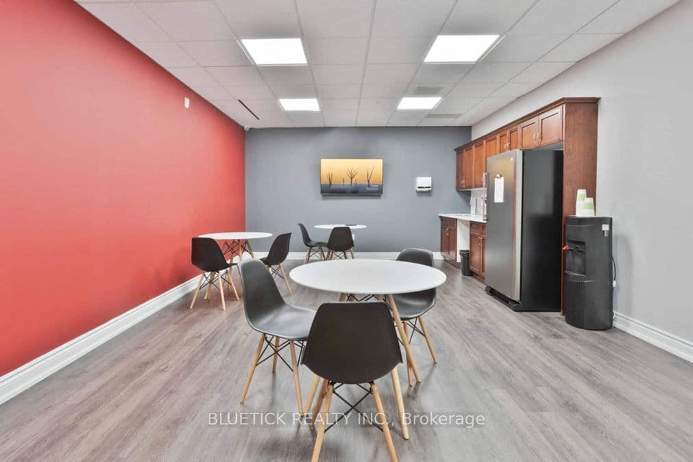 5500 North Service Road 300-29, Burlington, ON L7L 6W6