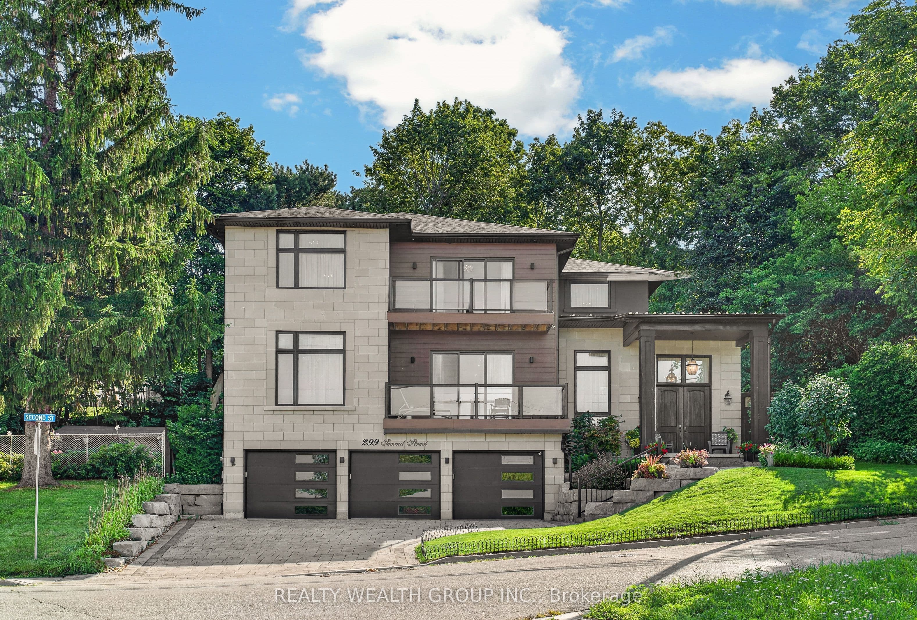 299 Second Street, Newmarket, ON L3Y 3W5