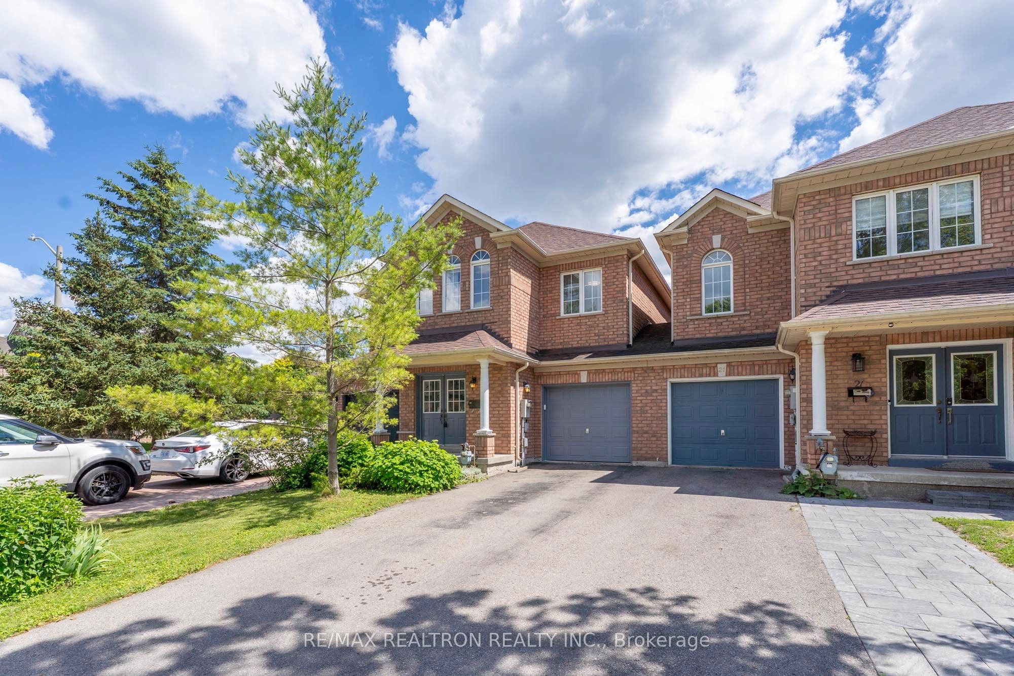 19 Naughton Drive, Richmond Hill, ON L4C 4M6