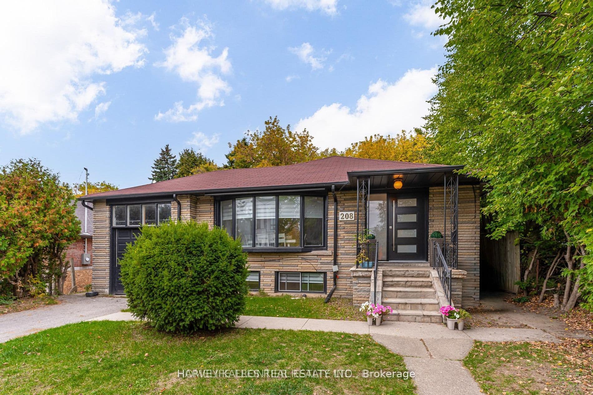 208 Betty Ann Drive, Toronto, ON M2R 1A7