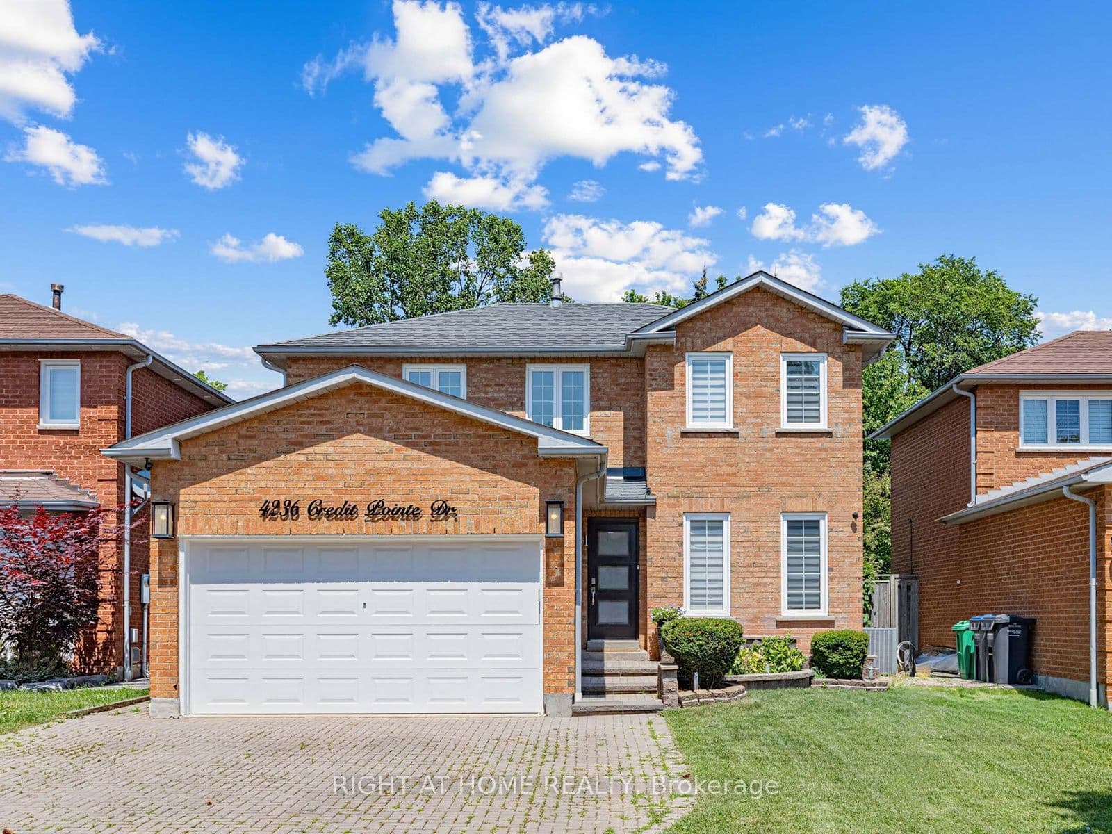 4236 Credit Pointe Drive, Mississauga, ON L5M 3K2