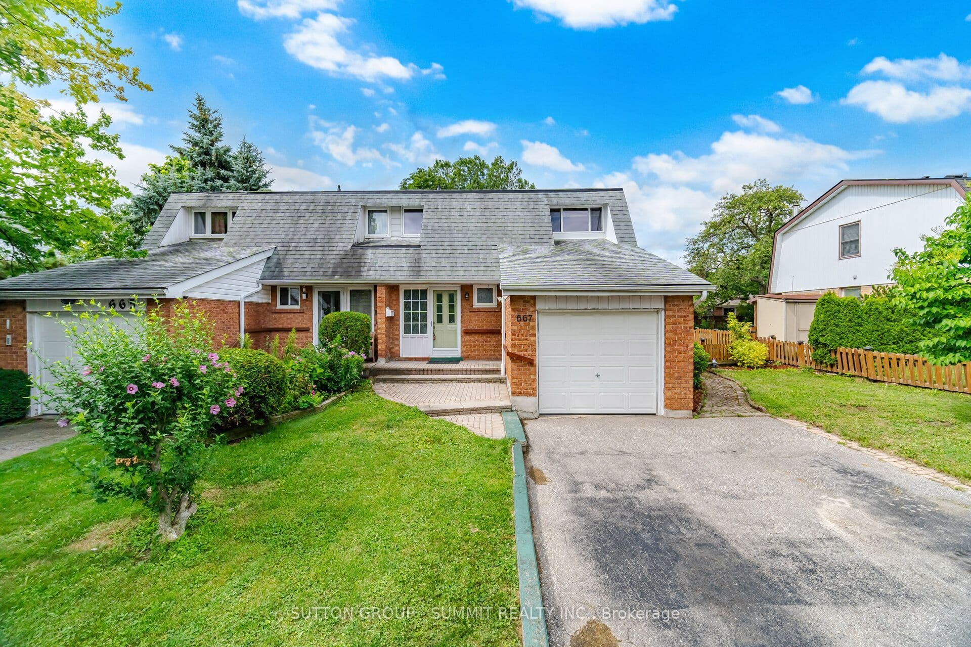 667 Green Meadow Crescent, Mississauga, ON L5A 2V3