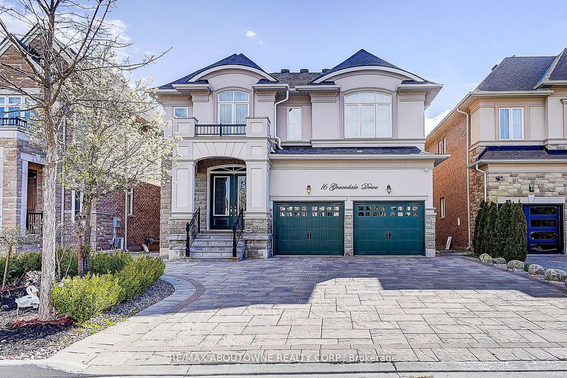 16 Gracedale Drive, Richmond Hill, ON L4C 0Y3