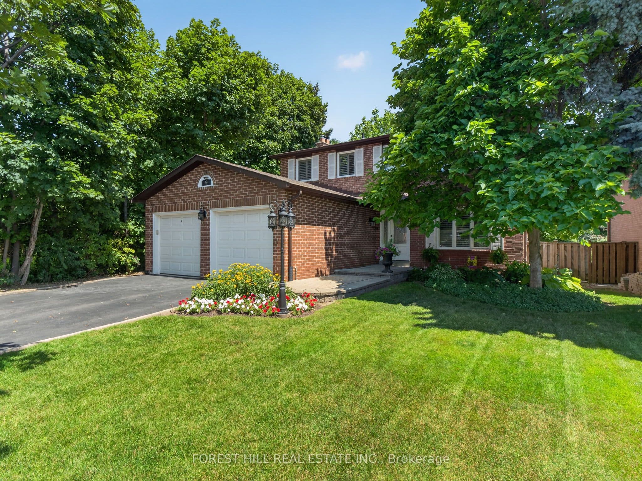 9 Tomlin Crescent, Richmond Hill, ON L4C 7T4
