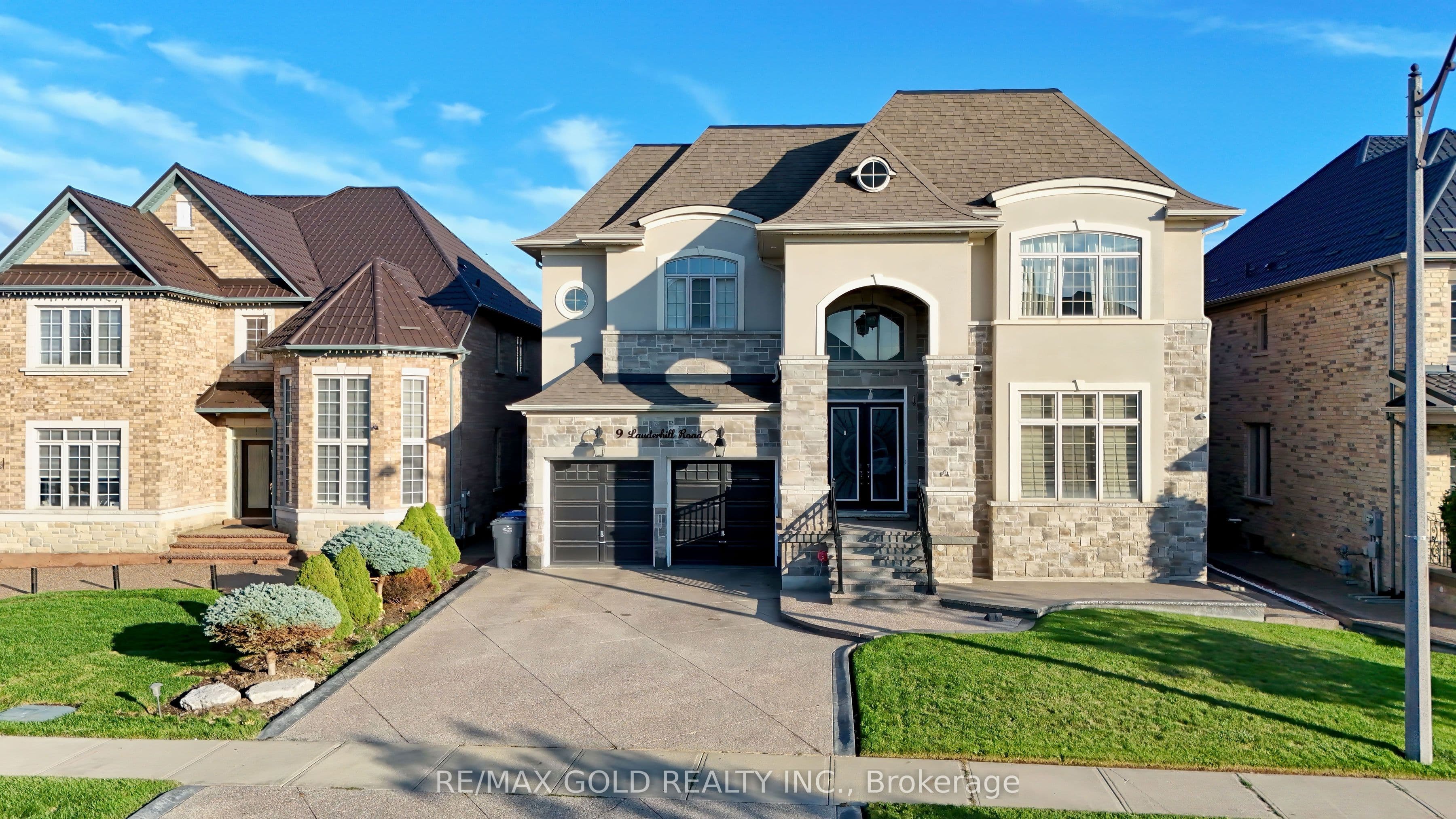 9 Lauderhill Road, Brampton, ON L6P 2Z1