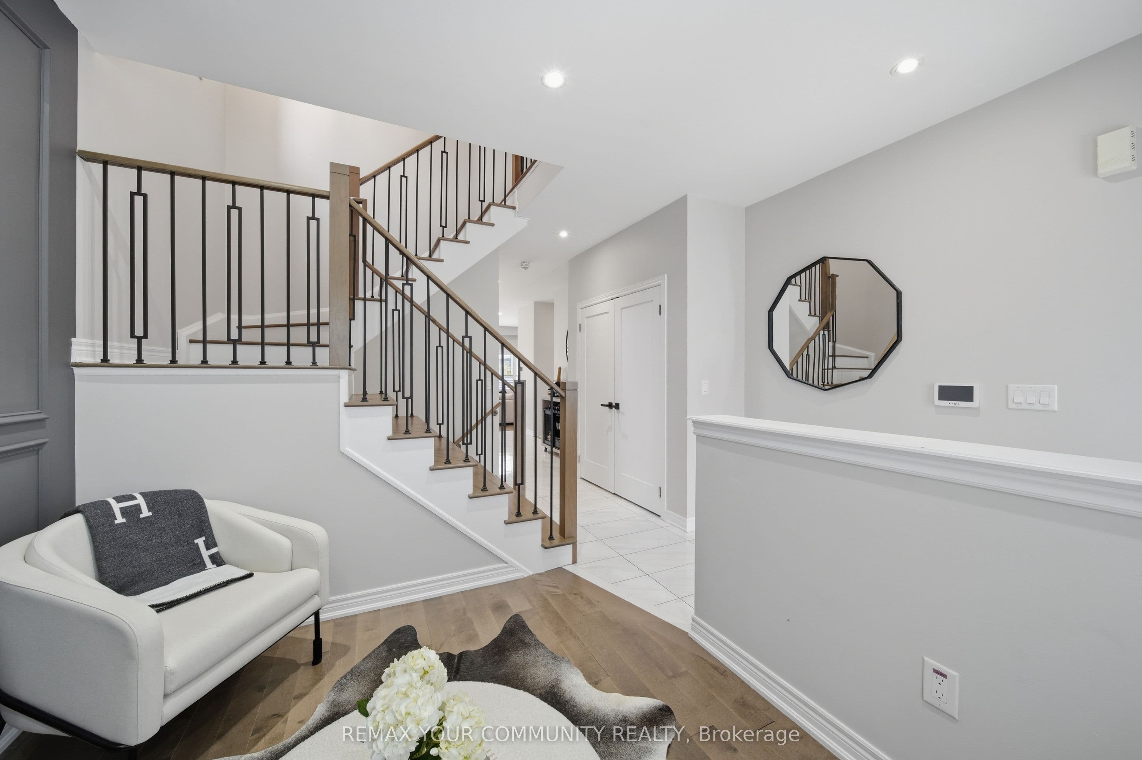 275 Sharon Creek Drive, East Gwillimbury, ON L9N 0P4