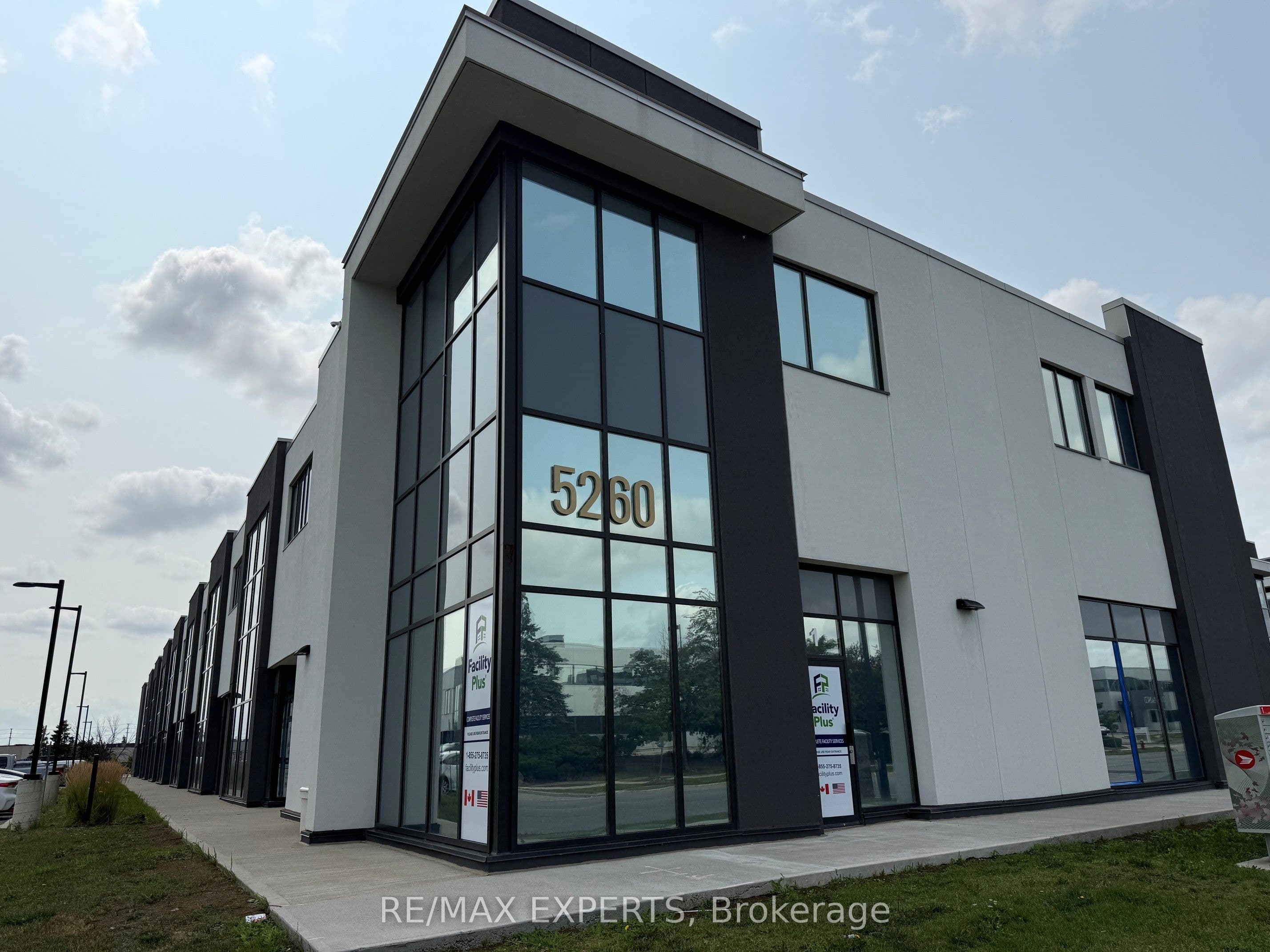 5260 Solar Drive 14, Mississauga, ON L4W 0G7
