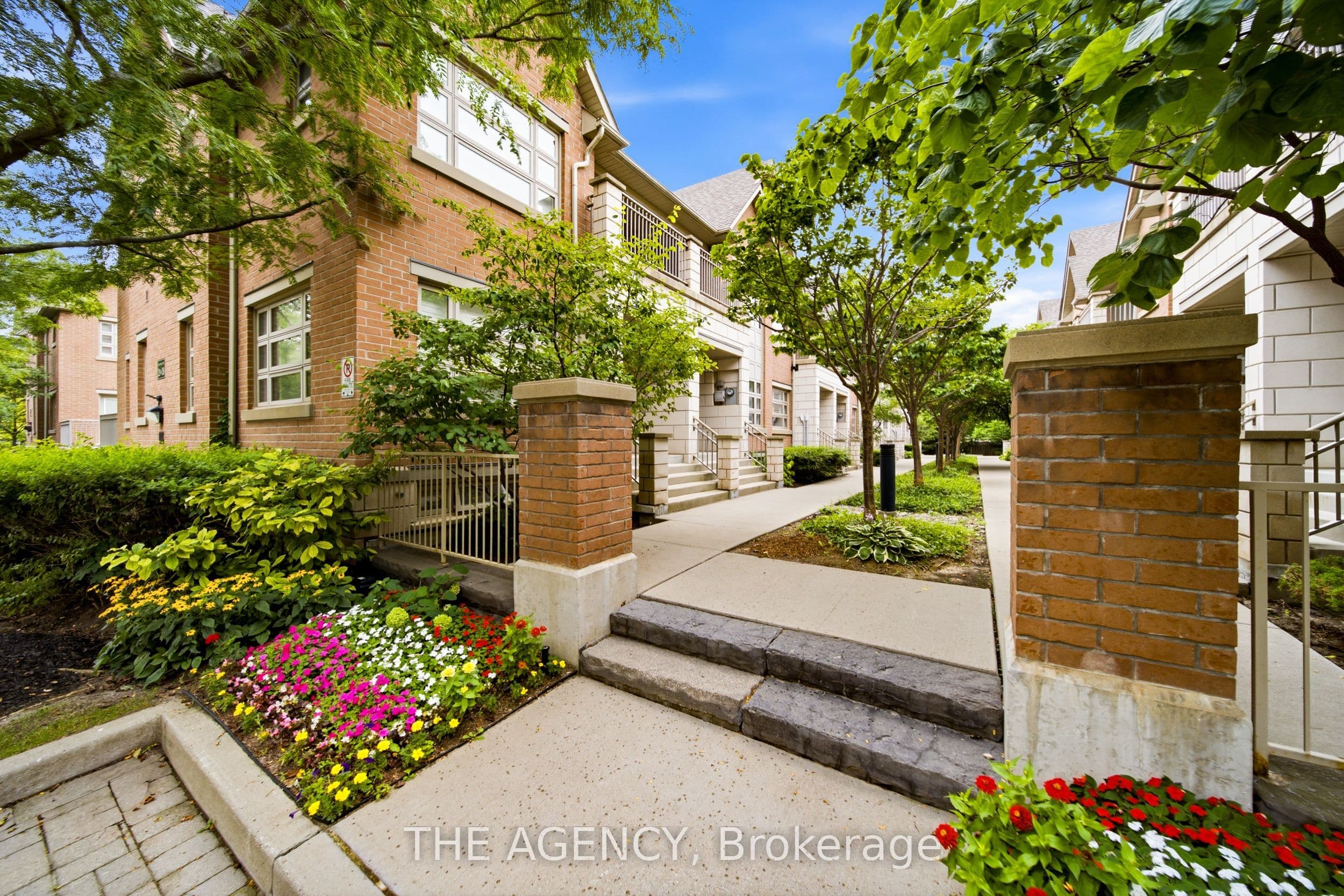 2460 Prince Michael Drive 23, Oakville, ON L6H 0G8