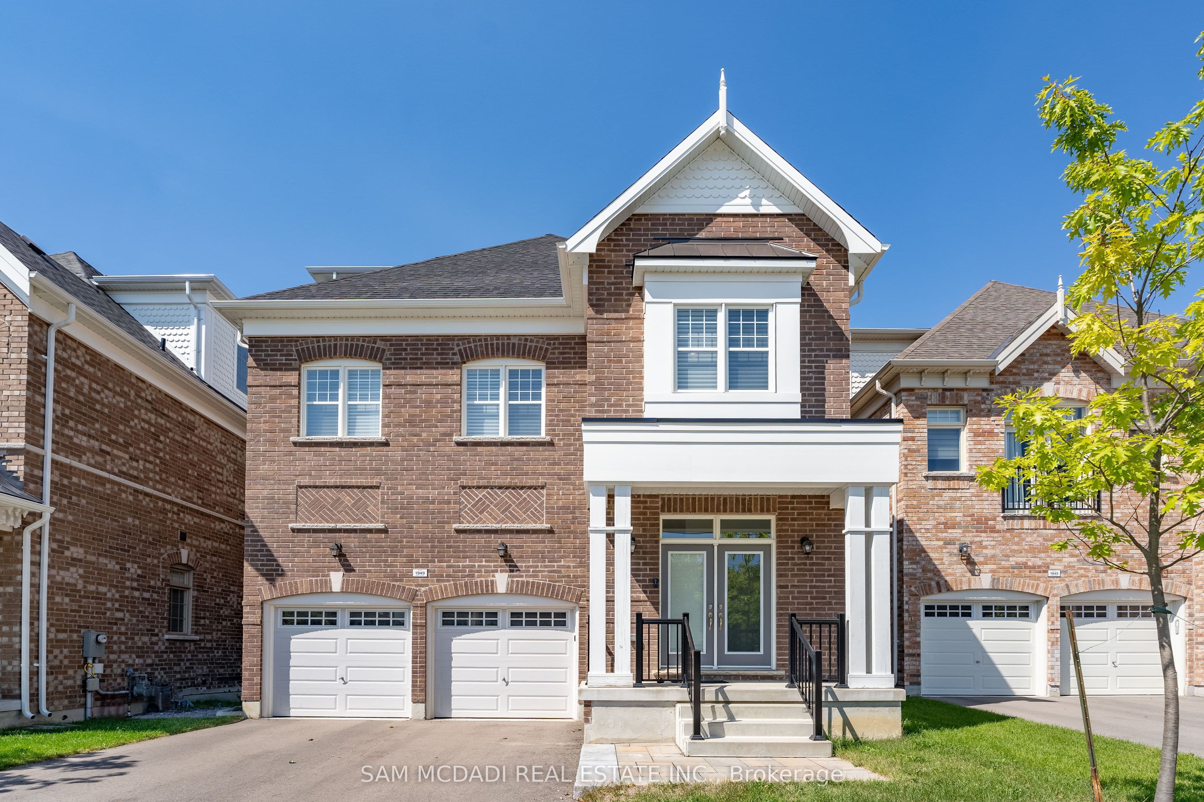 1949 Barbertown Road, Mississauga, ON L5M 2G9