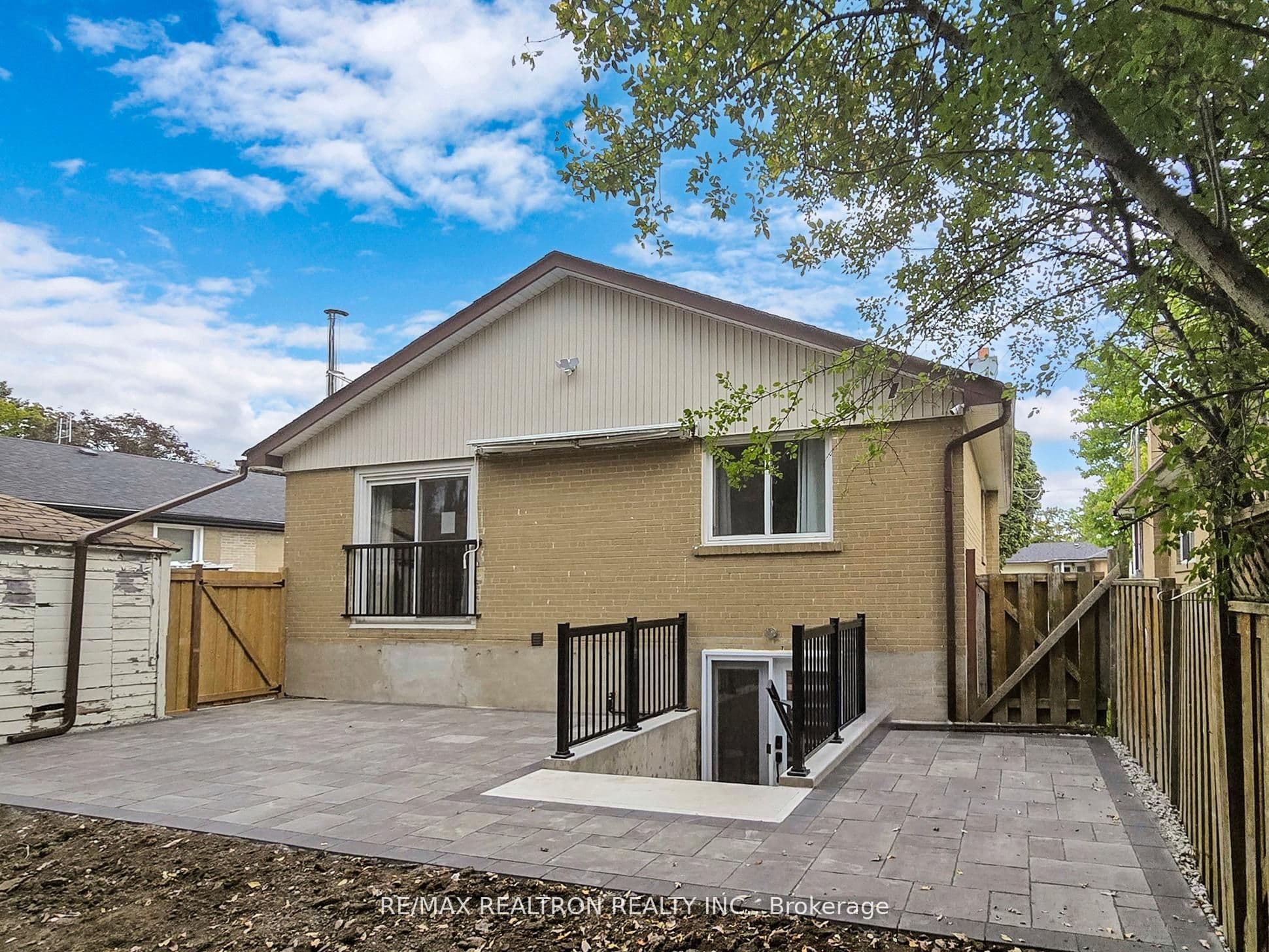 418 Marybay Crescent Lower, Richmond Hill, ON L4C 2X4