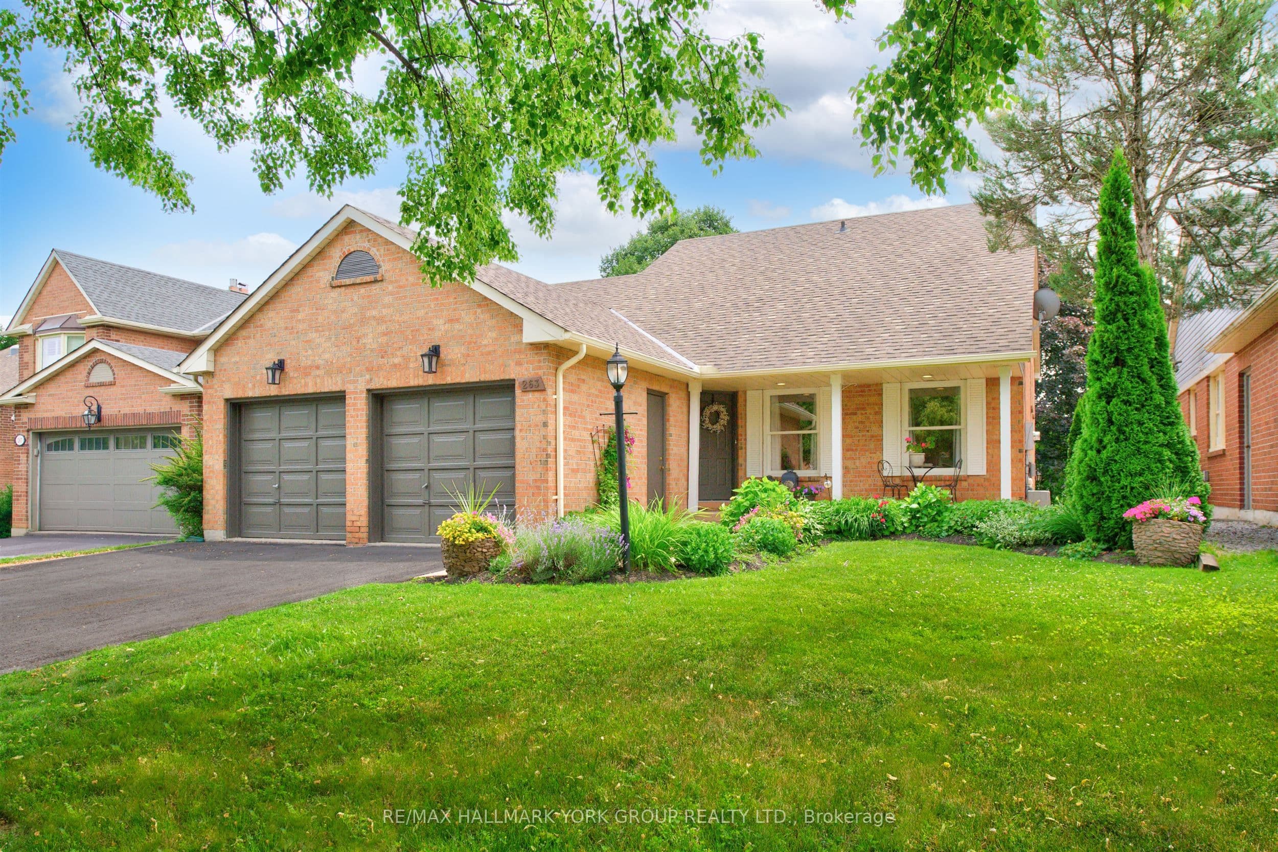 263 John Bowser Crescent, Newmarket, ON L3Y 7N7