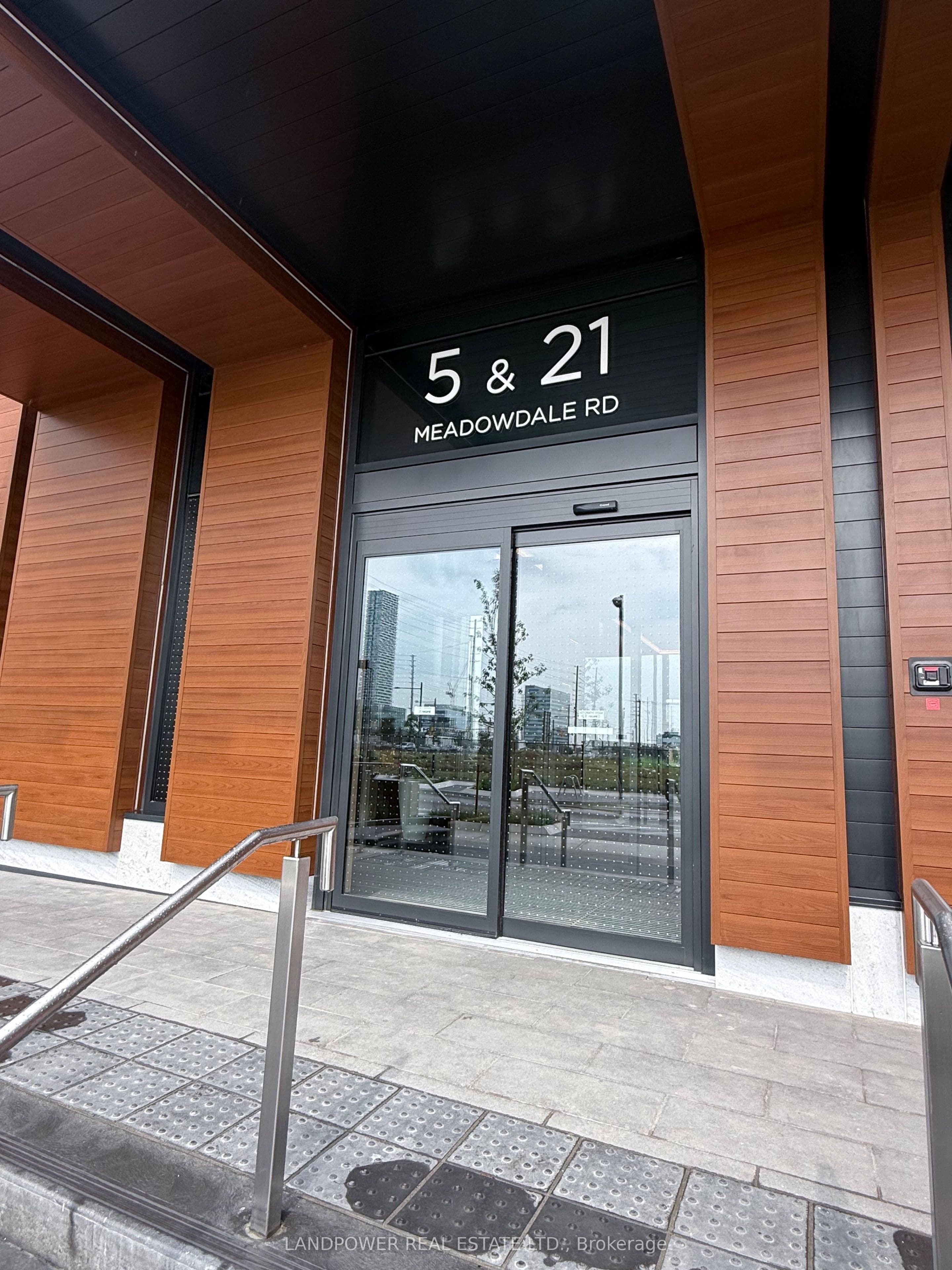 21 Meadowdale Road 907, Vaughan, ON L4K 0H6