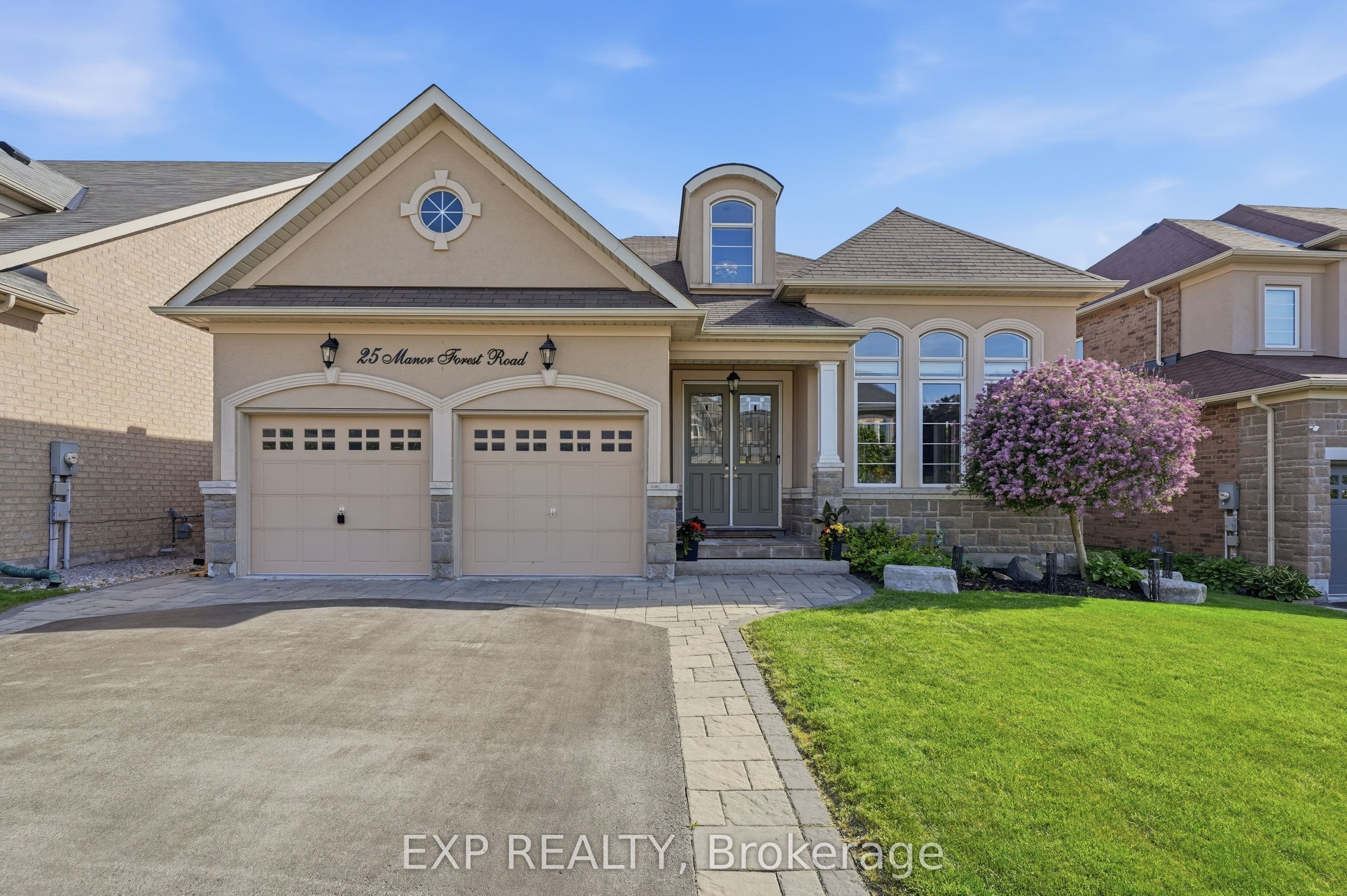 25 Manor Forest Road, East Gwillimbury, ON L0G 1M0