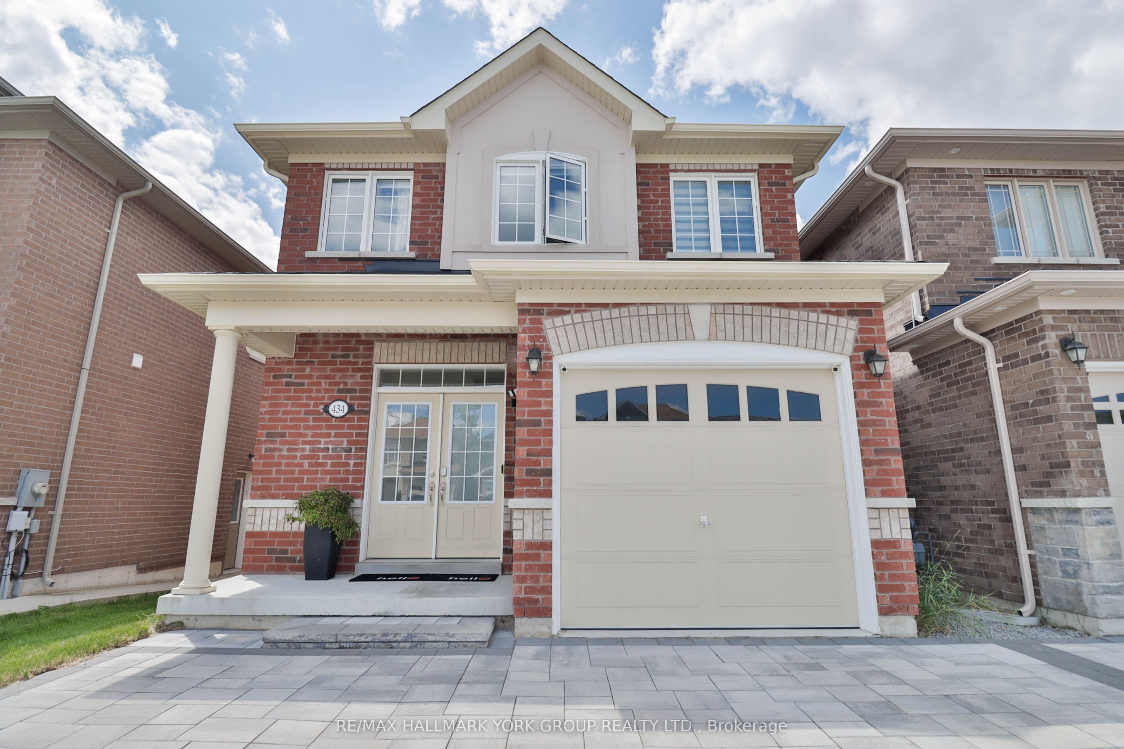 434 Ritas Avenue, Newmarket, ON L3X 2N1
