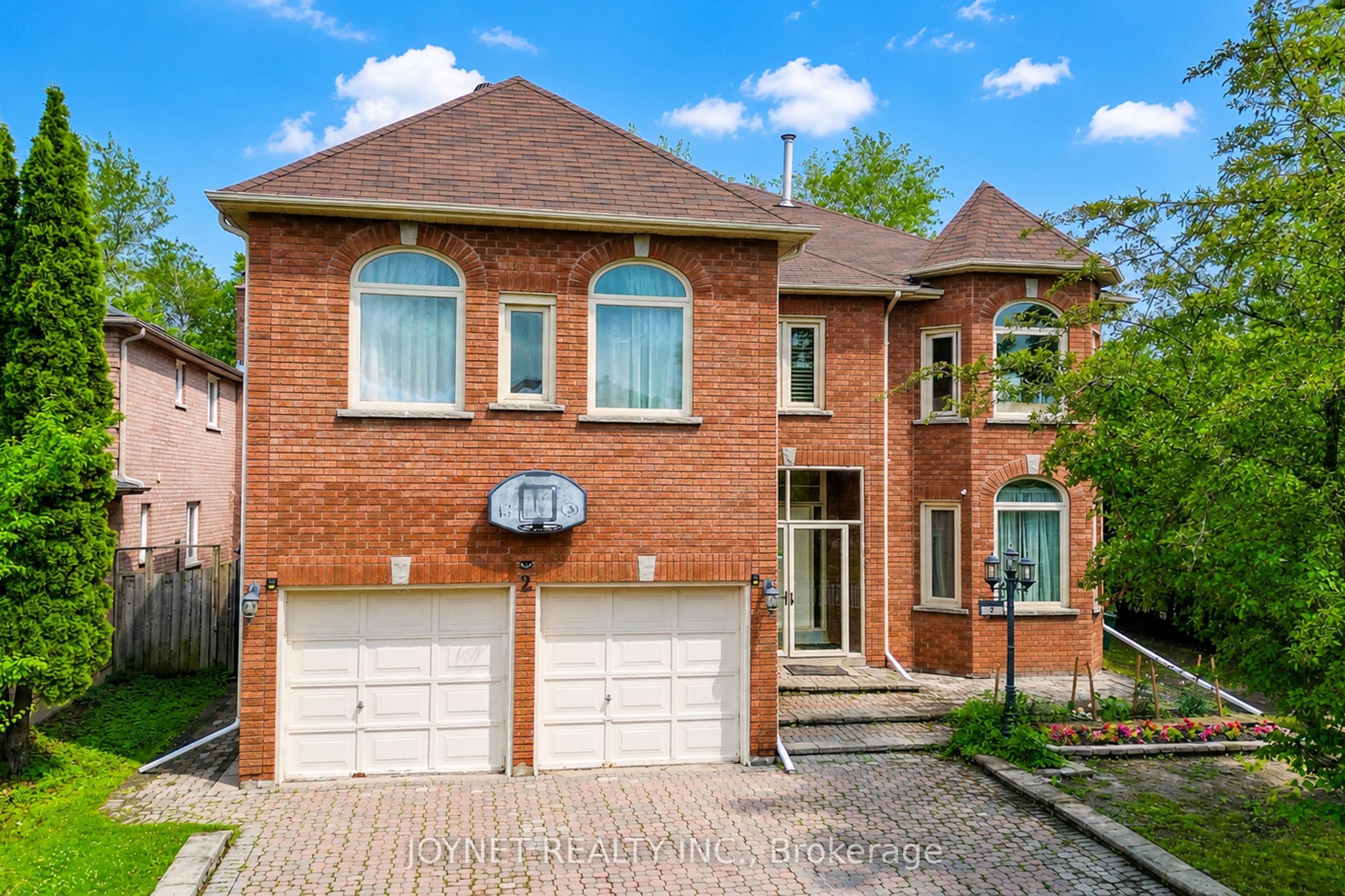 2 Woodriver Street, Richmond Hill, ON L4S 1B2