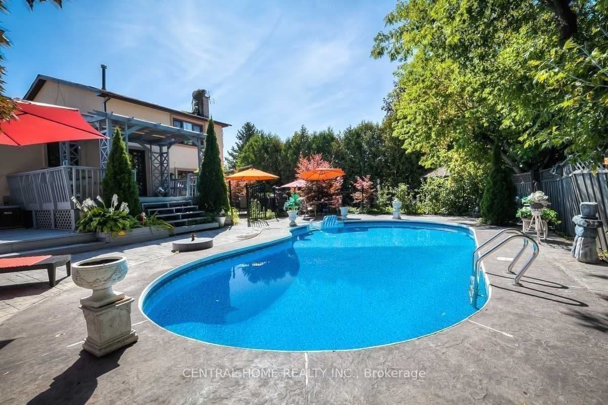 18 Mayvern Crescent, Richmond Hill, ON L4C 5J4