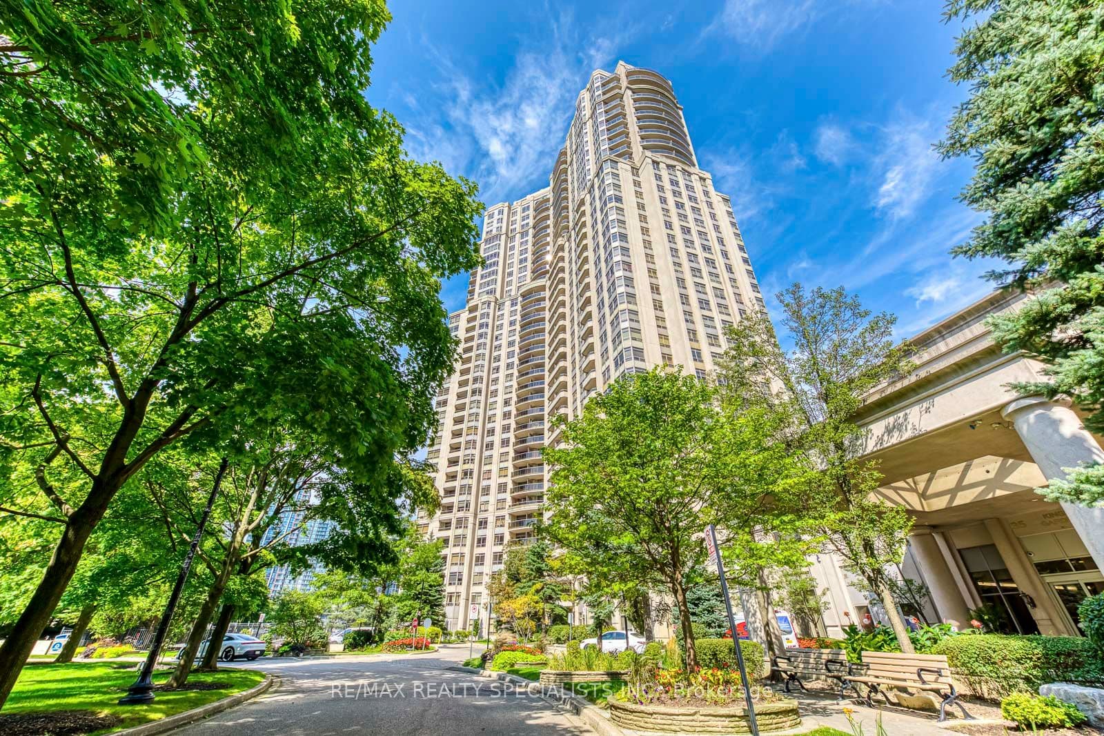 35 Kingsbridge Garden Circle W 3005, Mississauga, ON L5R 3Z5