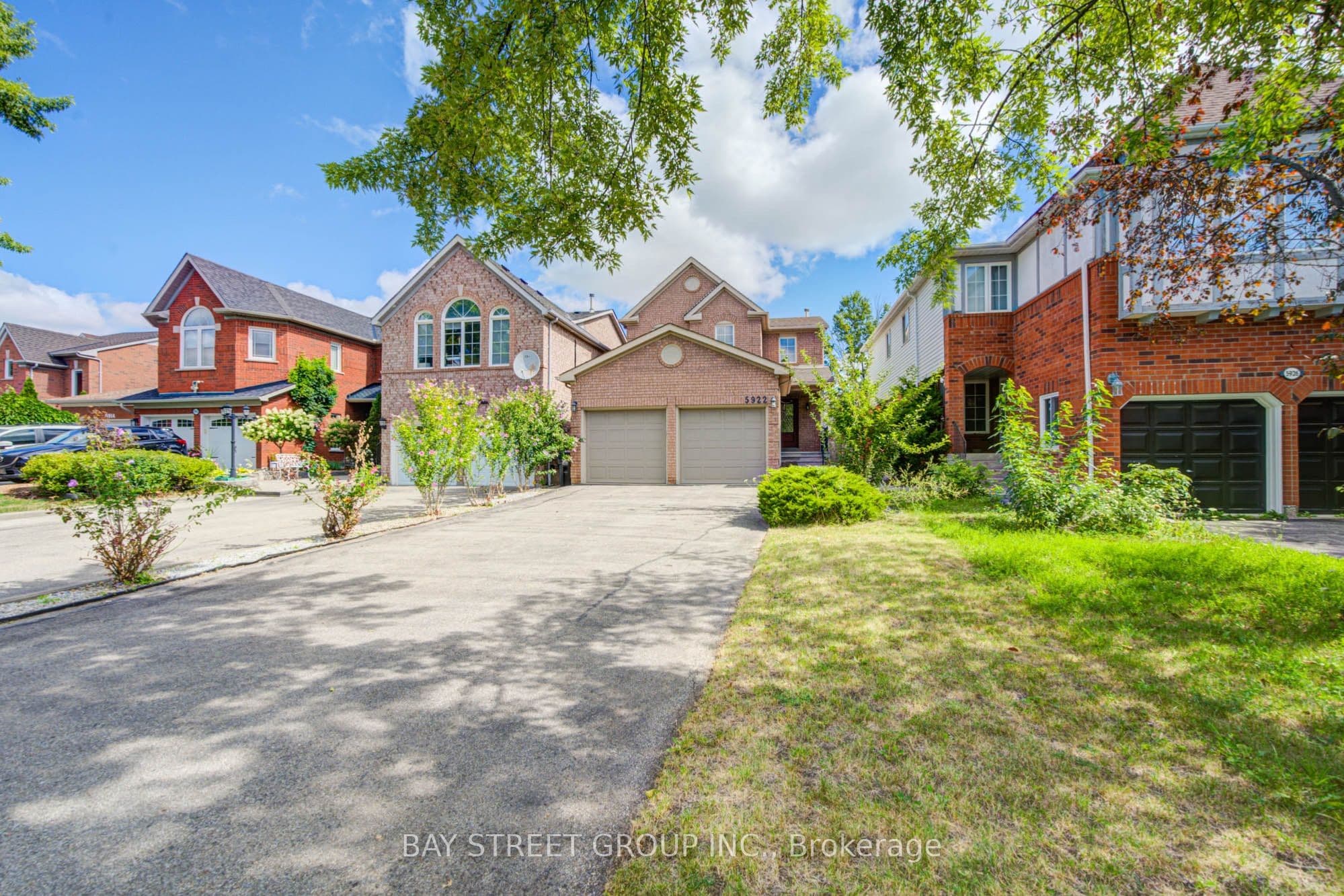 5922 Dalebrook Crescent, Mississauga, ON L5M 5R9