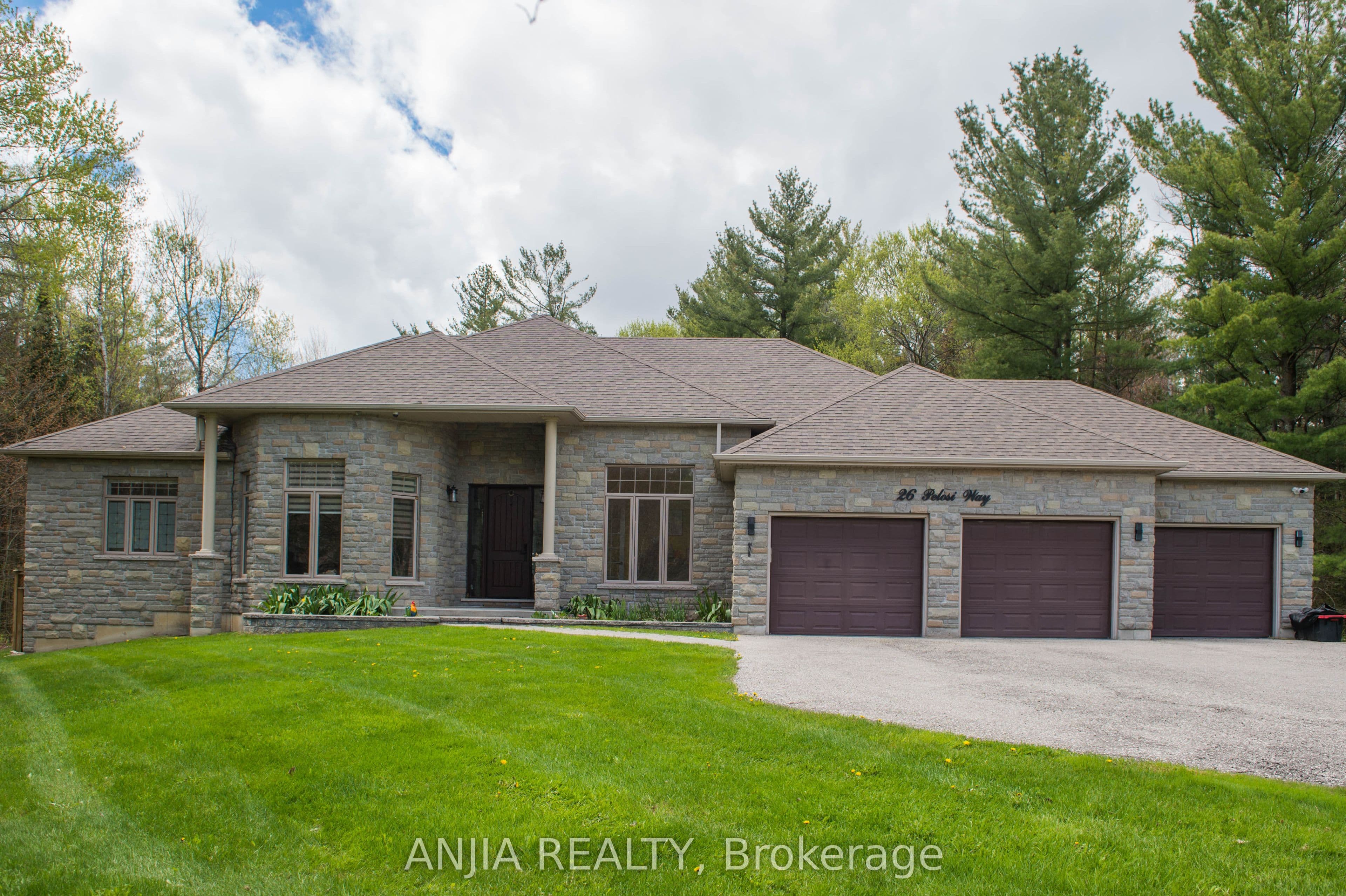 26 Pelosi Way, East Gwillimbury, ON L0G 1M0