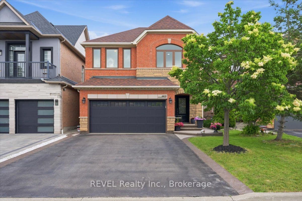 4819 Bloomburg Drive, Mississauga, ON L5M 7K4