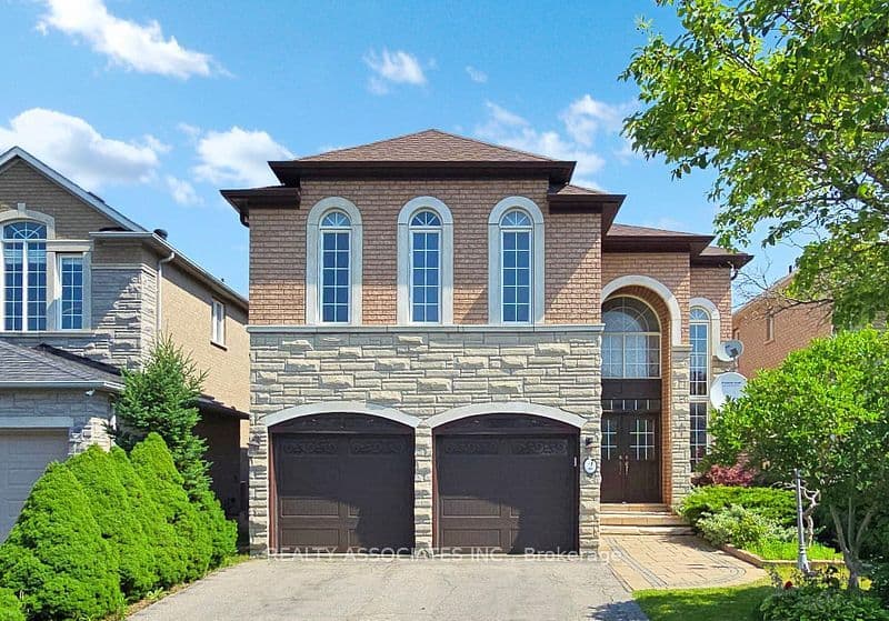 2 Lord Nelson Court, Richmond Hill, ON L4S 1Y1