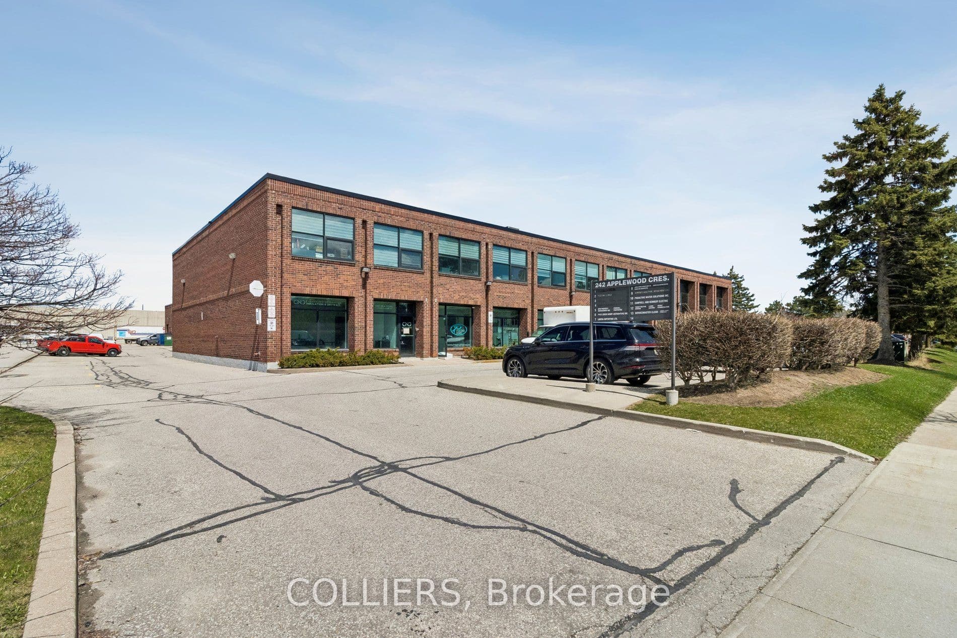 242 Applewood Crescent 10, Vaughan, ON L4K 4E5