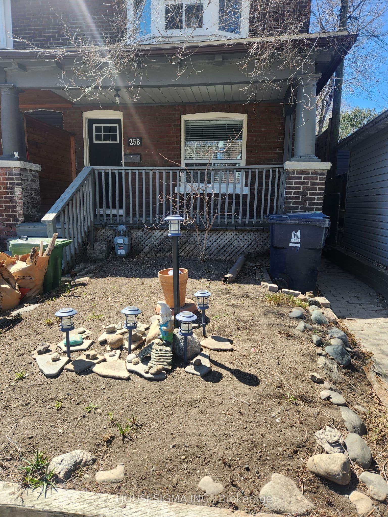 256 Woodbine Avenue, Toronto, ON M4L 3P2