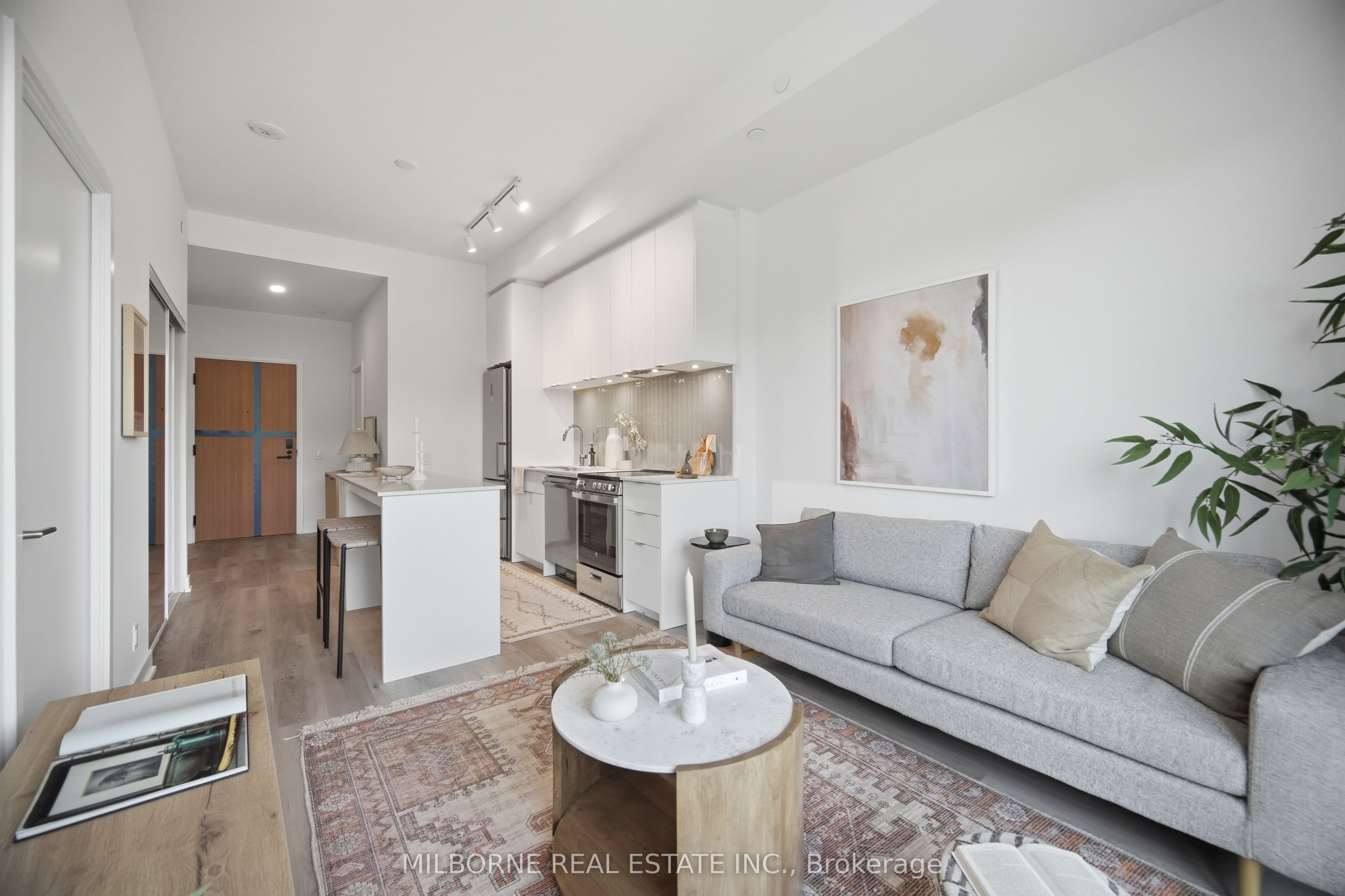 1660 Bloor Street W 909, Toronto, ON M6P 1A8