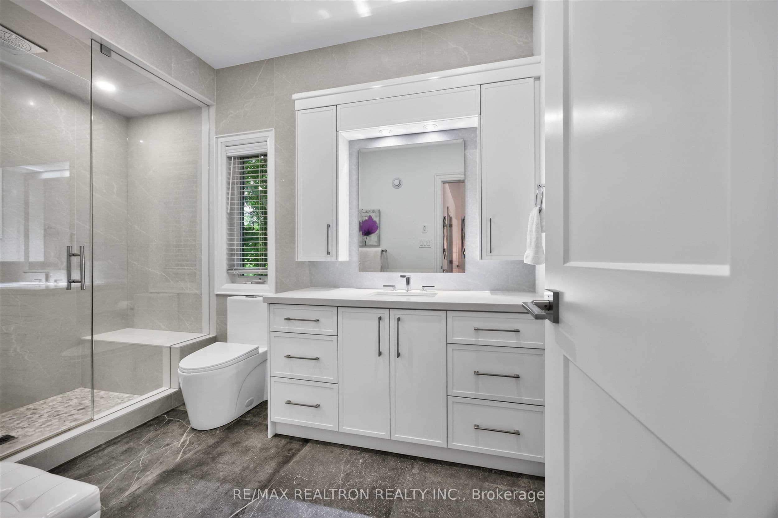 7 Maplehyrn Avenue, East Gwillimbury, ON L0G 1V0