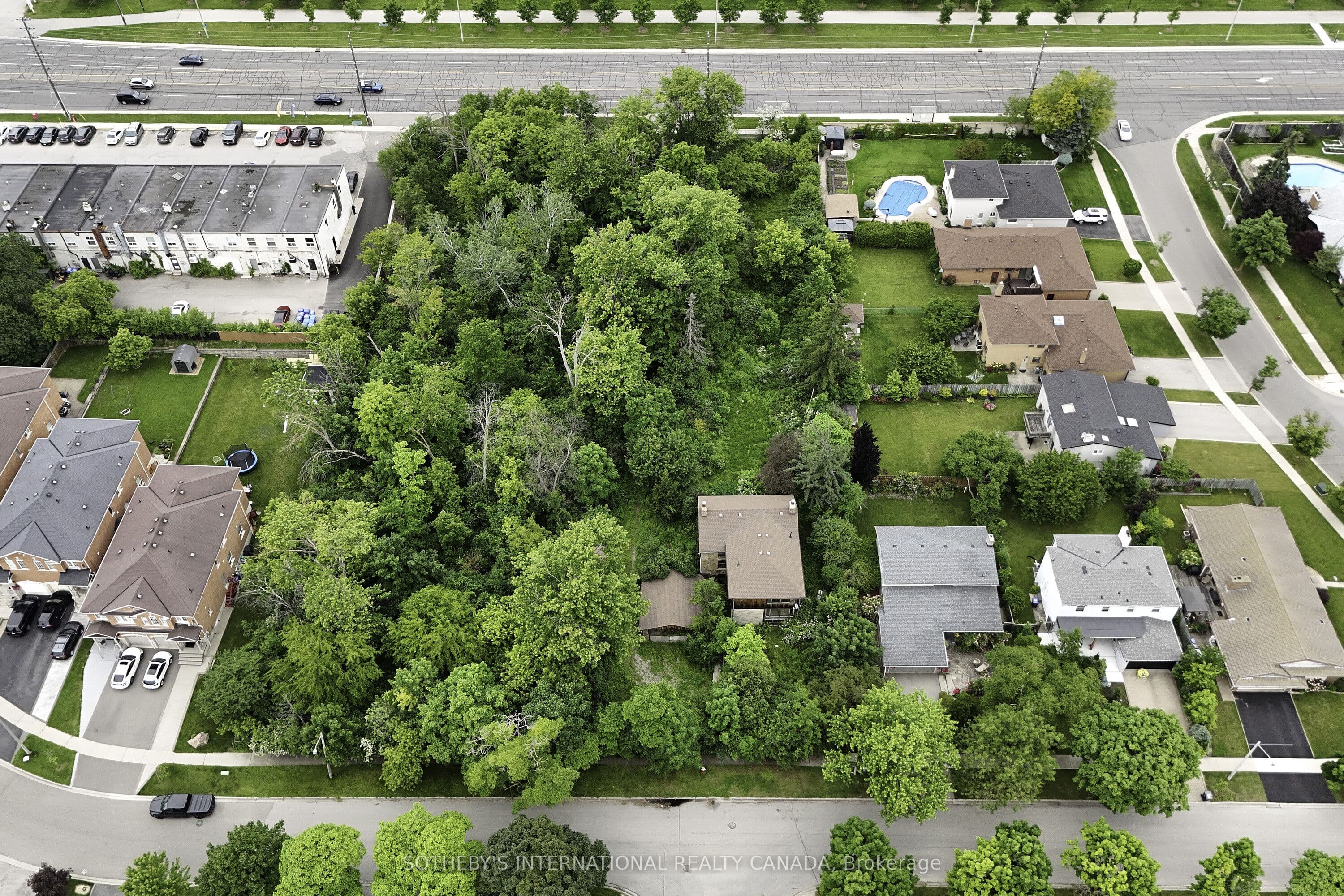 1050 BURNHAMTHORPE Road E, Mississauga, ON L4Y 2X6