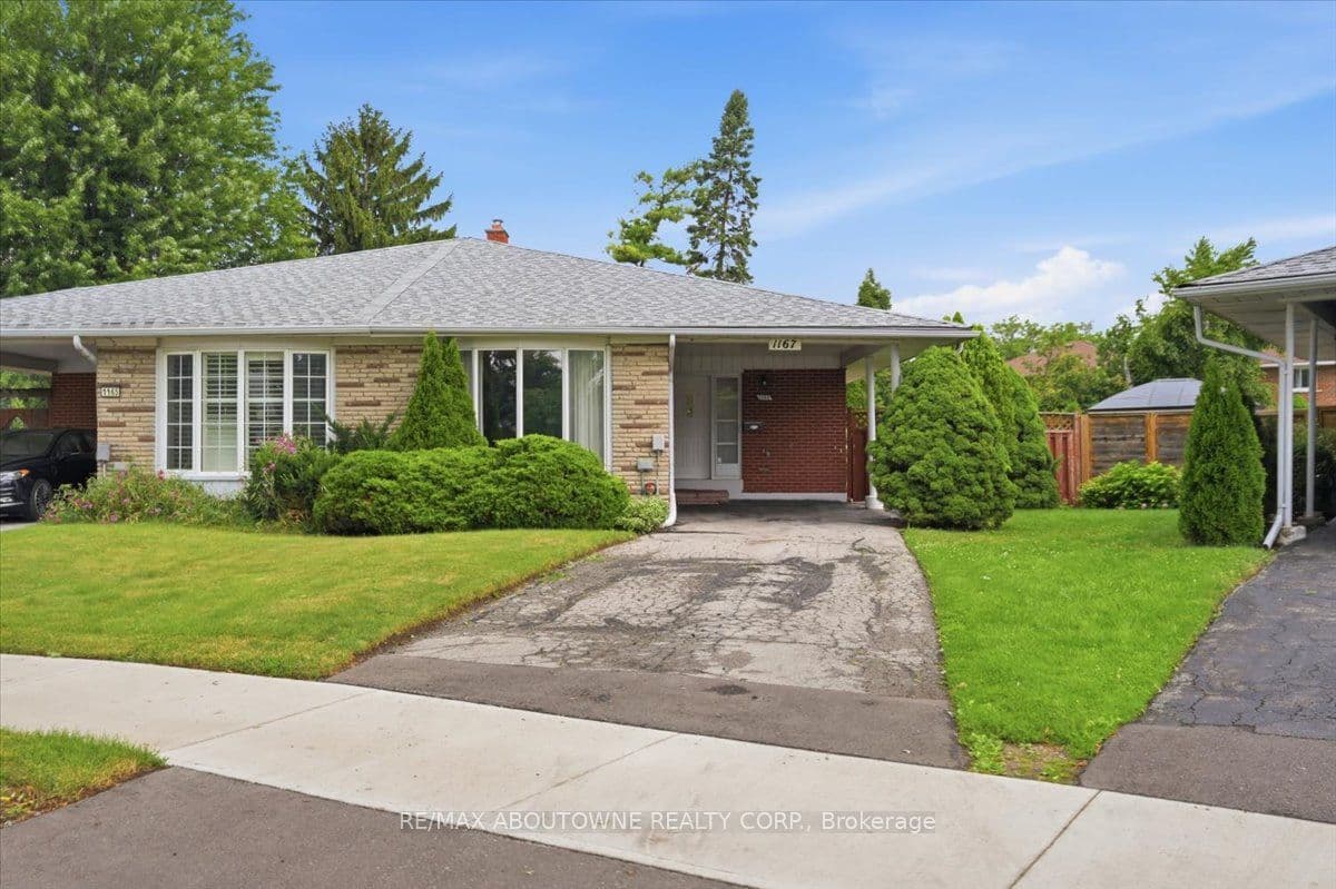 1167 Saturnia Crescent, Mississauga, ON L4Y 2M2