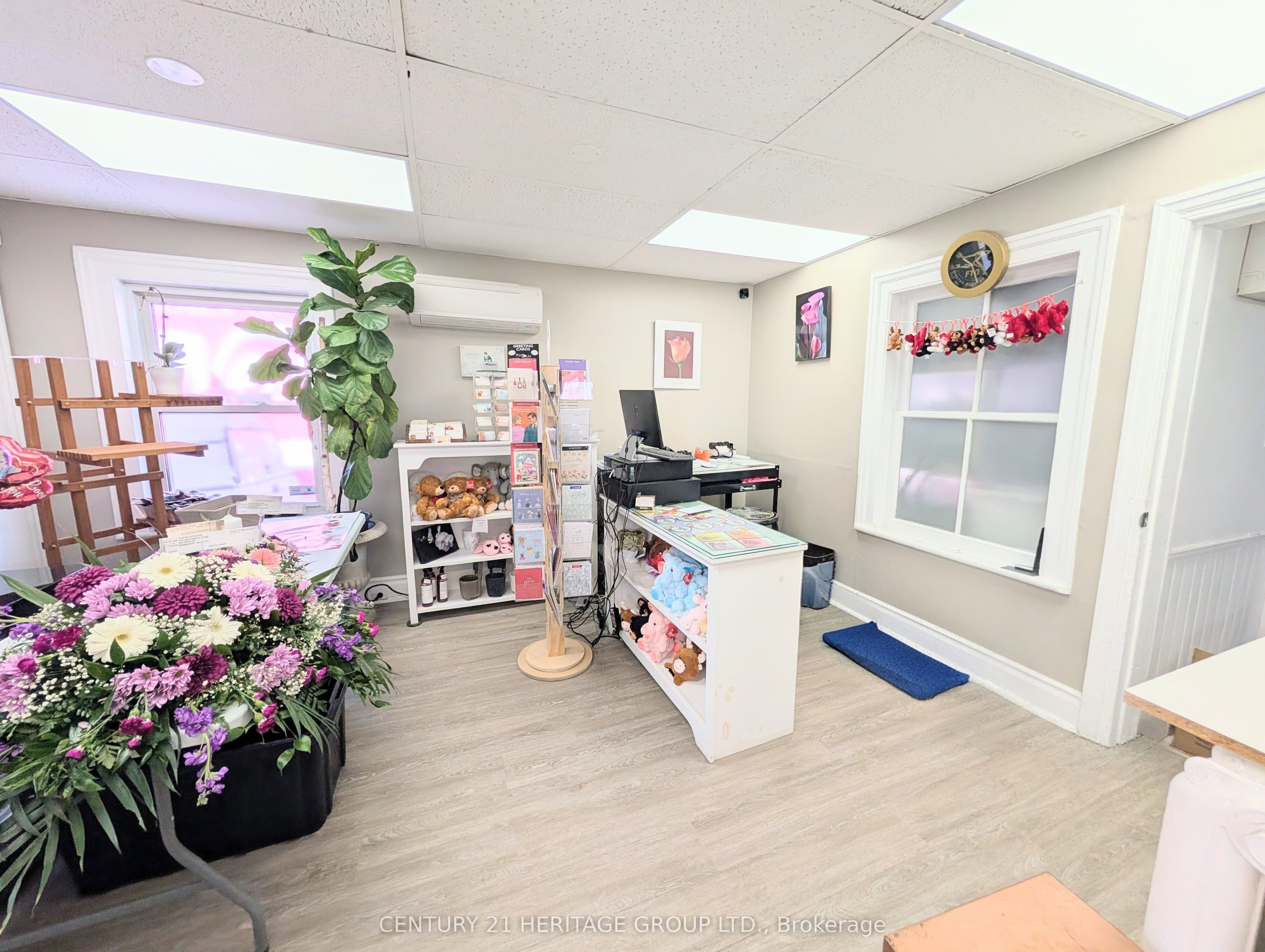 15 Main Street E, Newmarket, ON L3Y 3Y1