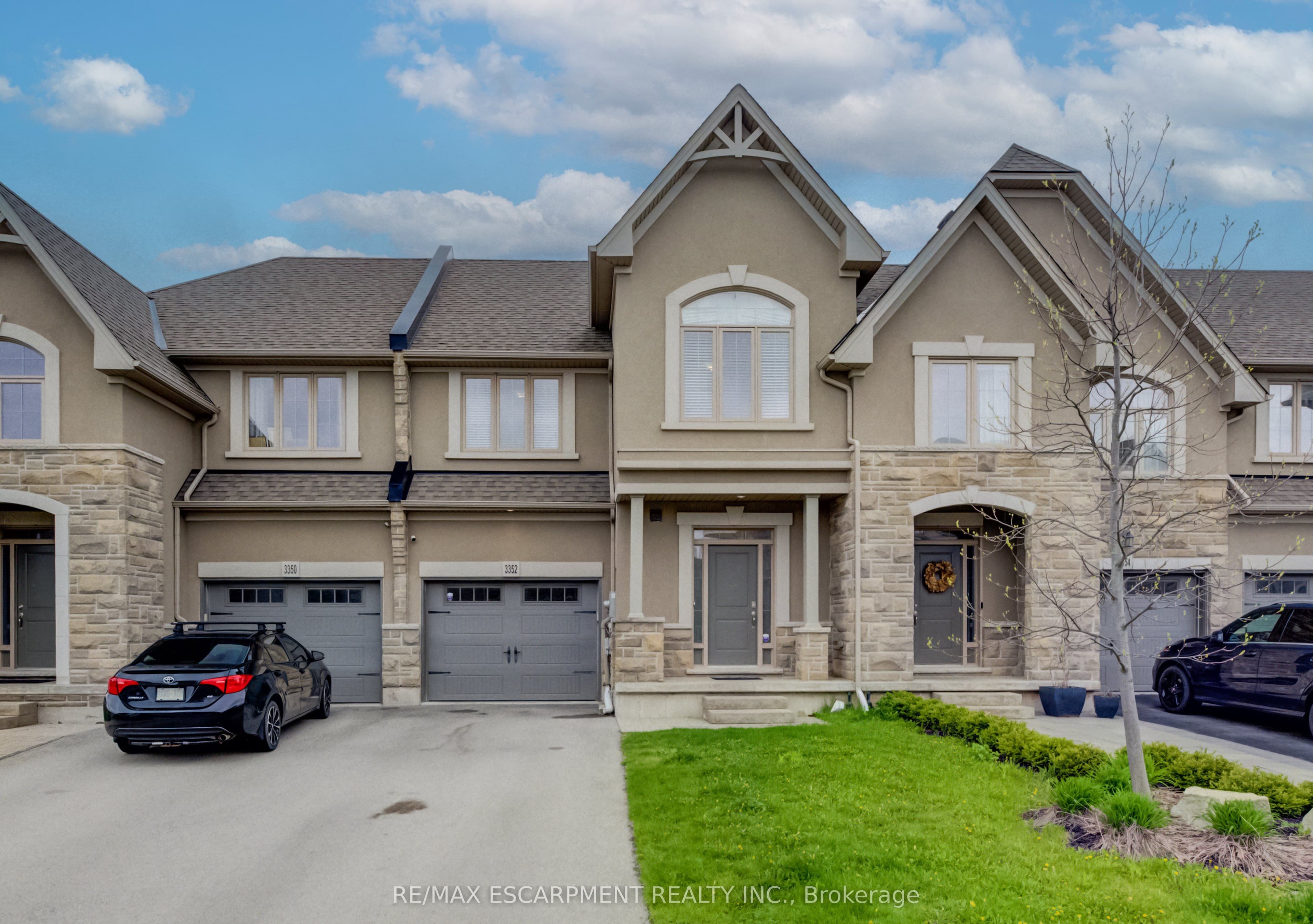 3352 Stalybridge Drive, Oakville, ON L6M 1N9