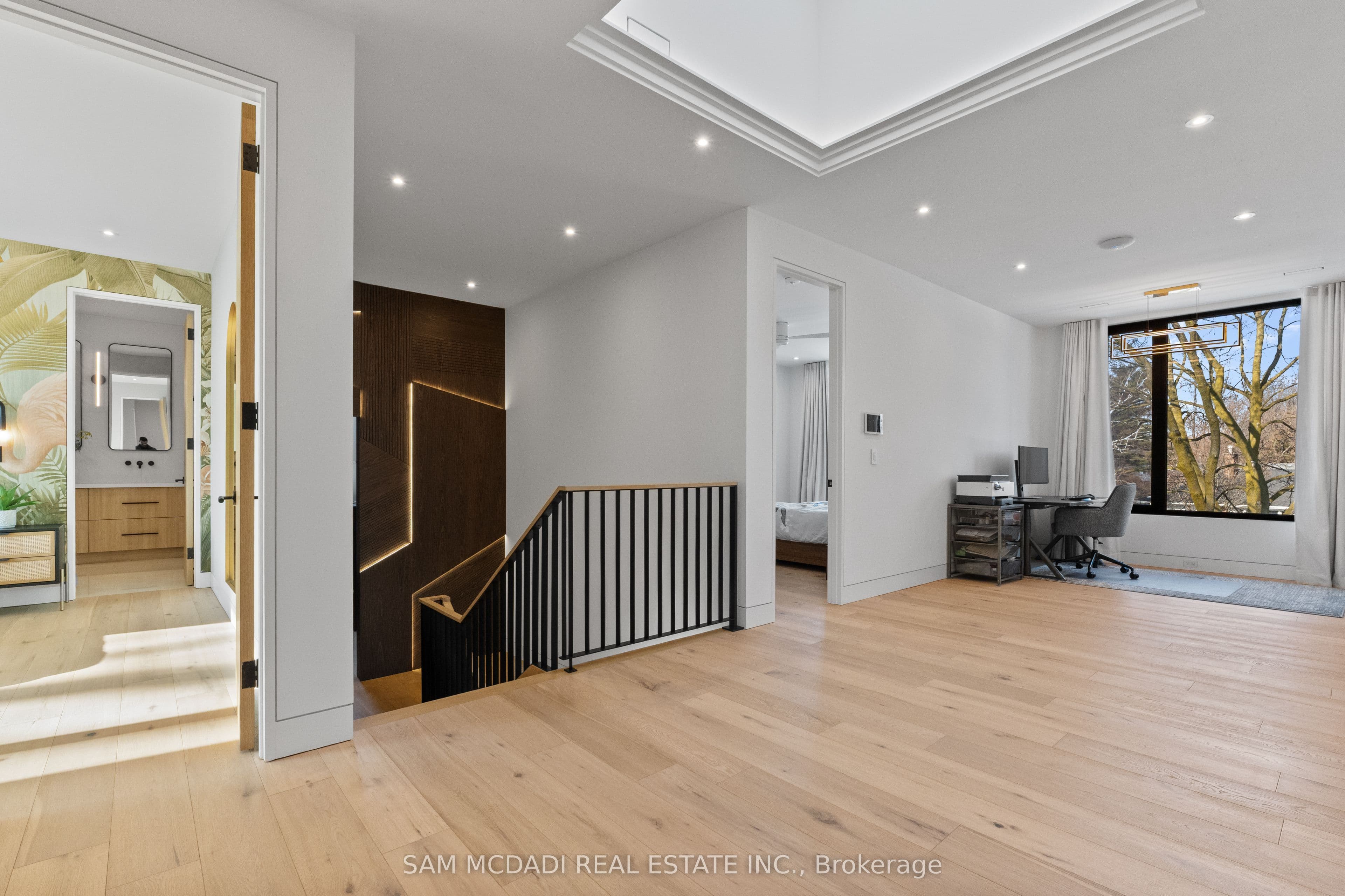2186 Harcourt Crescent, Mississauga, ON L4Y 1W1
