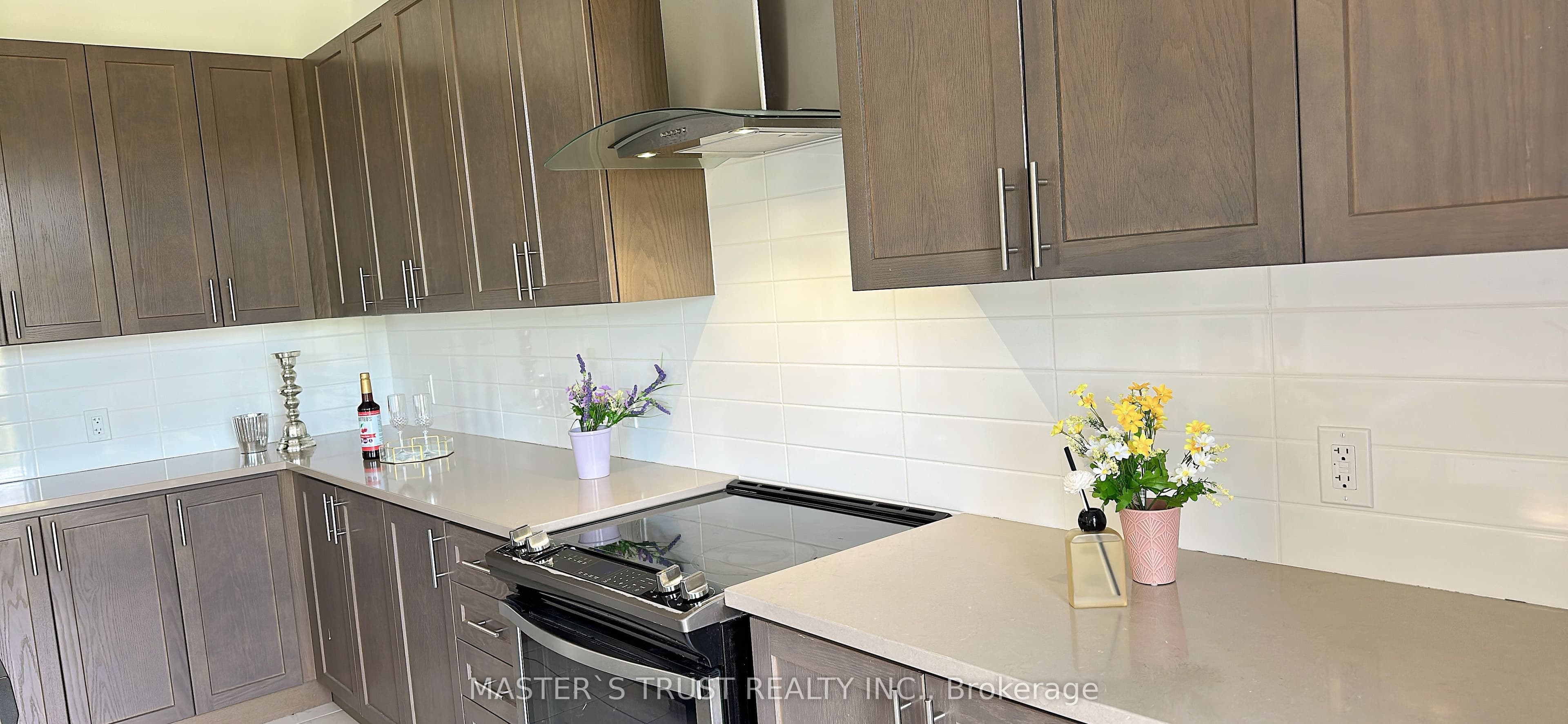 102 Frank Kelly Drive, East Gwillimbury, ON L9N 0V3