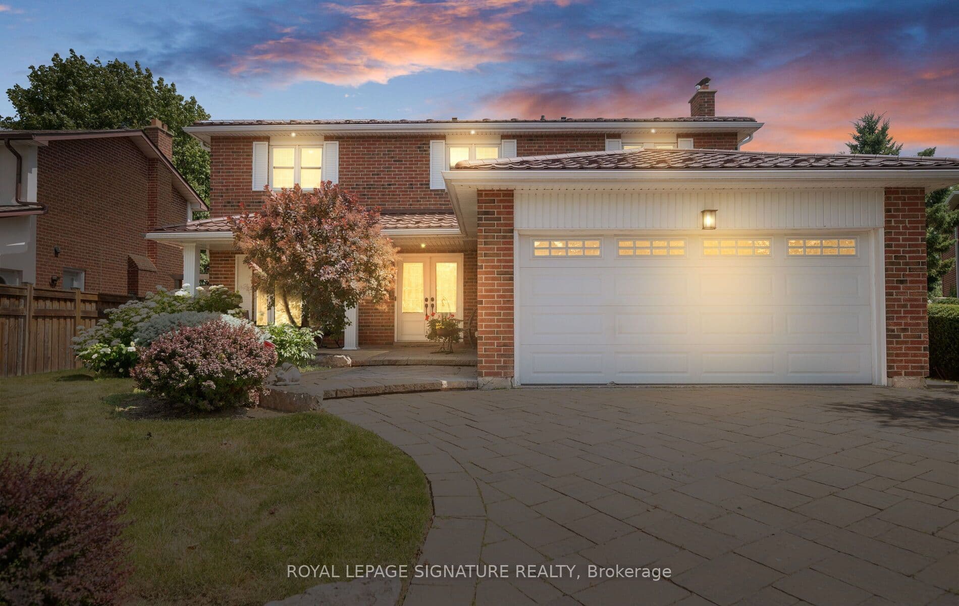 1892 Beechknoll Avenue, Mississauga, ON L4W 2G3