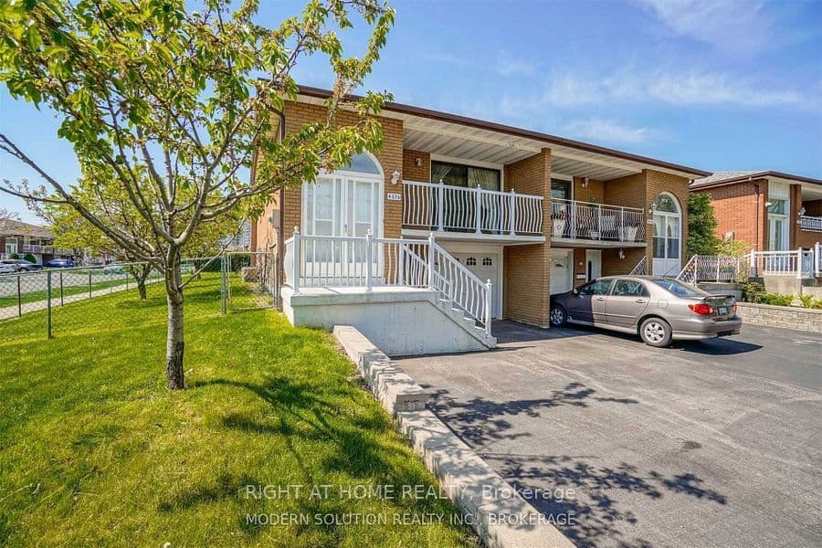 4076 Woodington Drive, Mississauga, ON L4Z 1K2