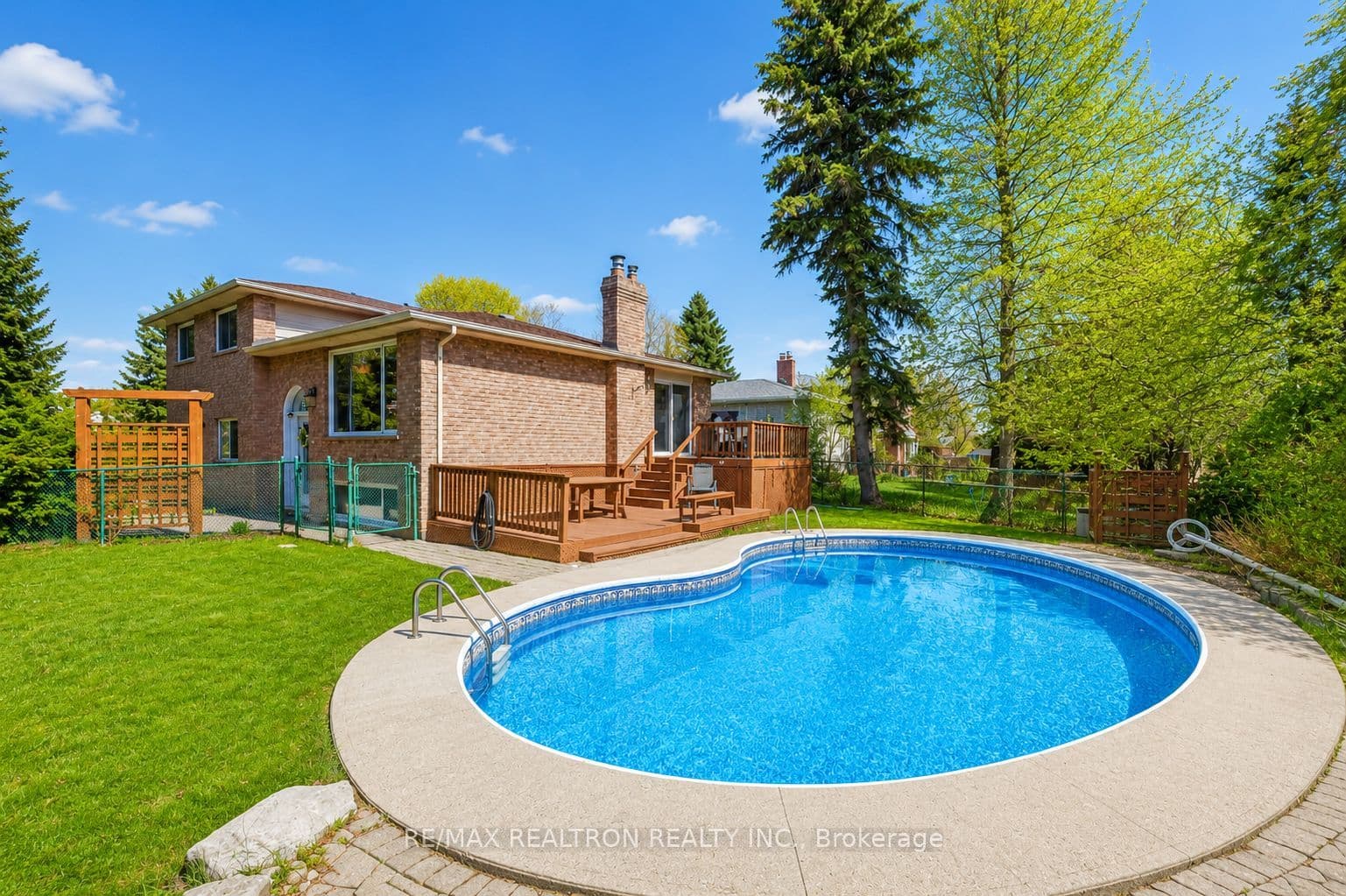 3 Earls Court, East Gwillimbury, ON L9N 1E5
