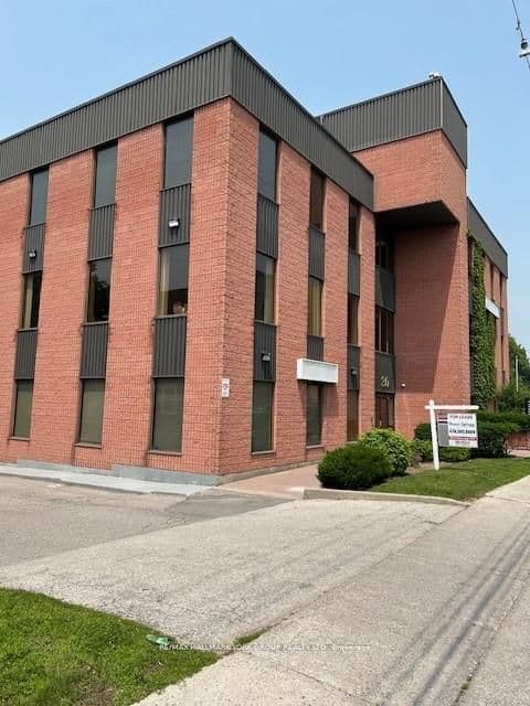 30 Prospect Street 302, Newmarket, ON L3Y 3S9
