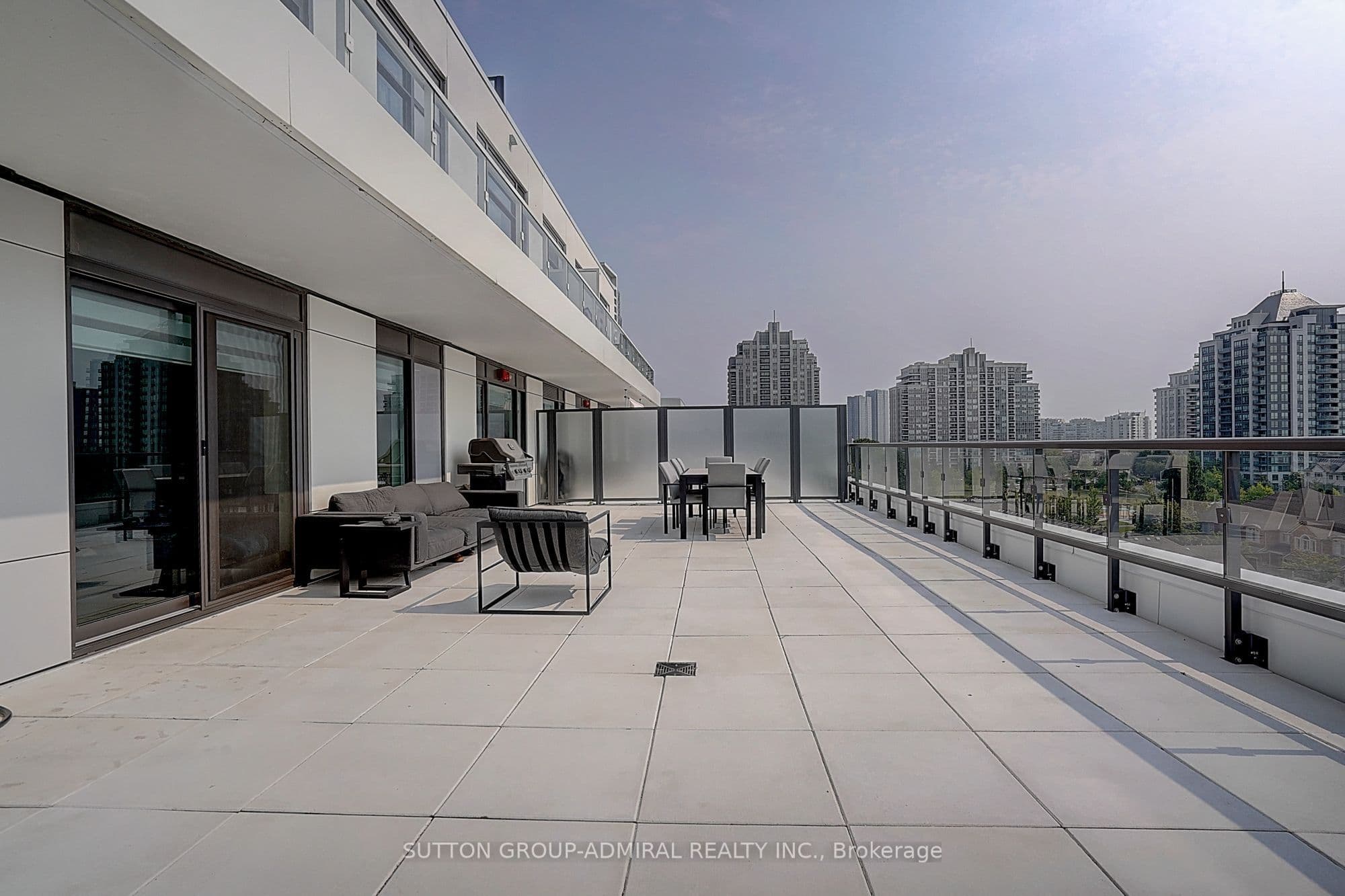 8 Beverley Glen Boulevard 712, Vaughan, ON L4J 0L5