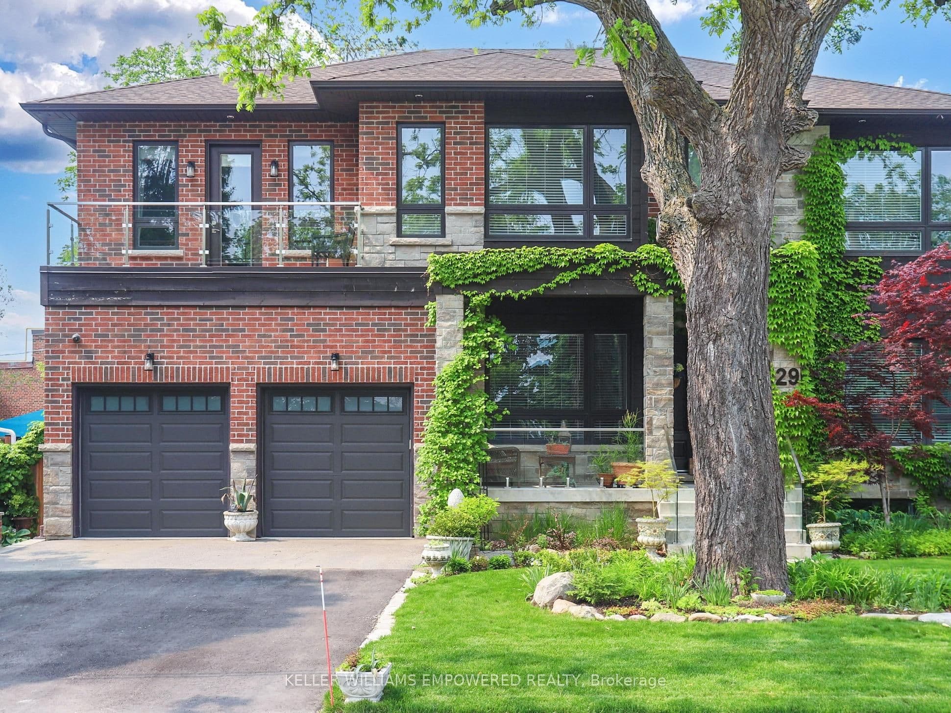 29 Bedford Park Avenue, Richmond Hill, ON L4C 2N9