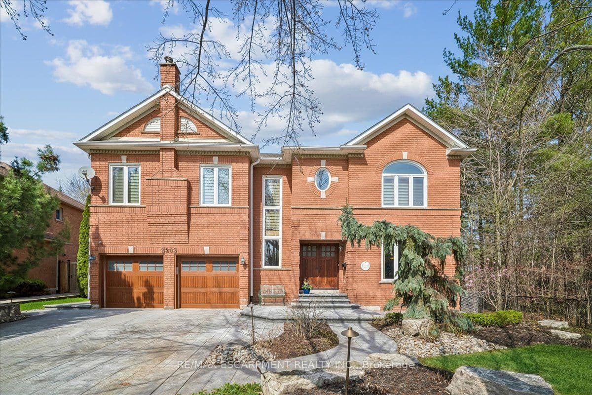 2203 Winding Woods Drive, Oakville, ON L6H 5T9