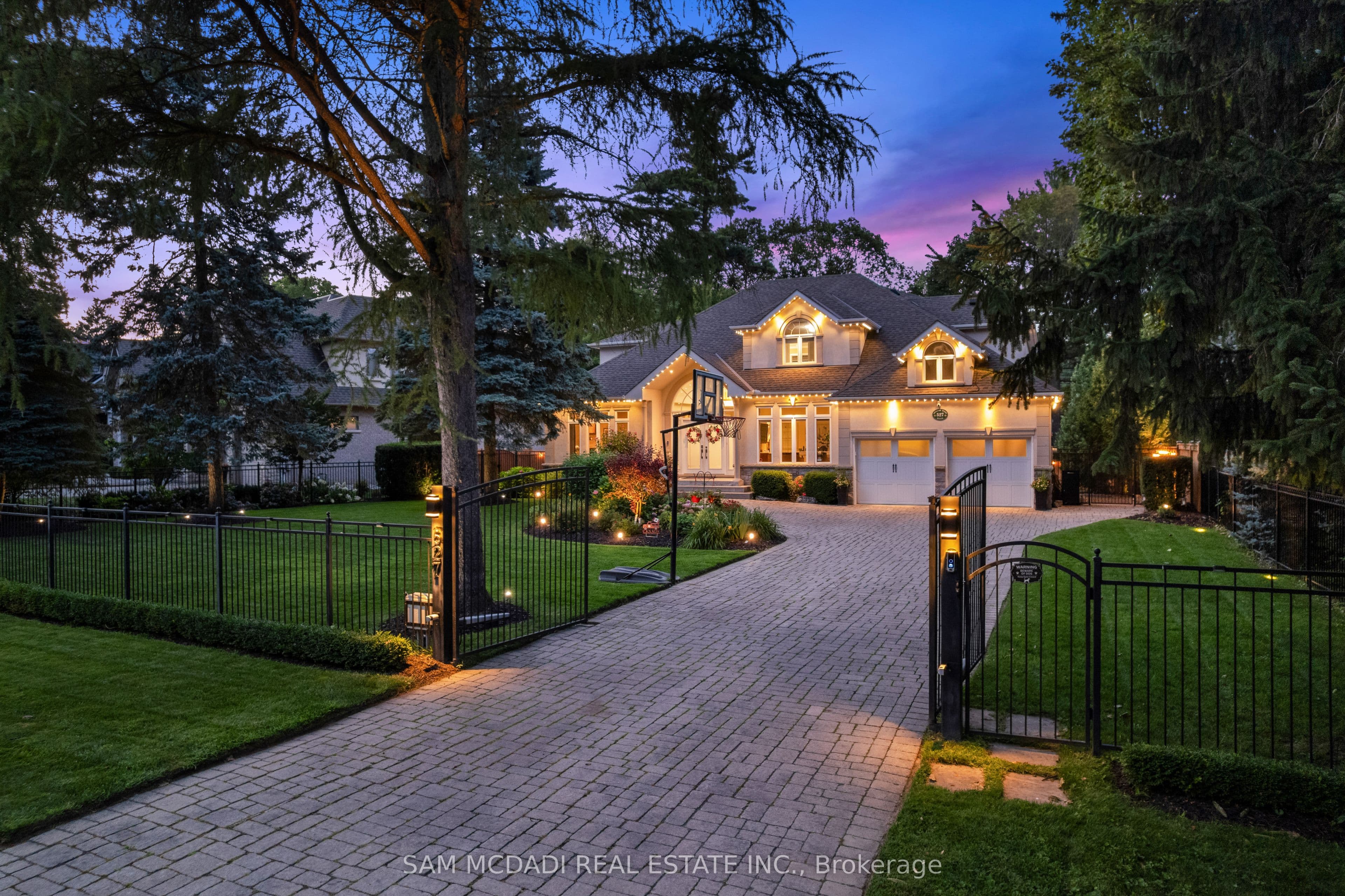527 Meadow Wood Road, Mississauga, ON L5J 2S4