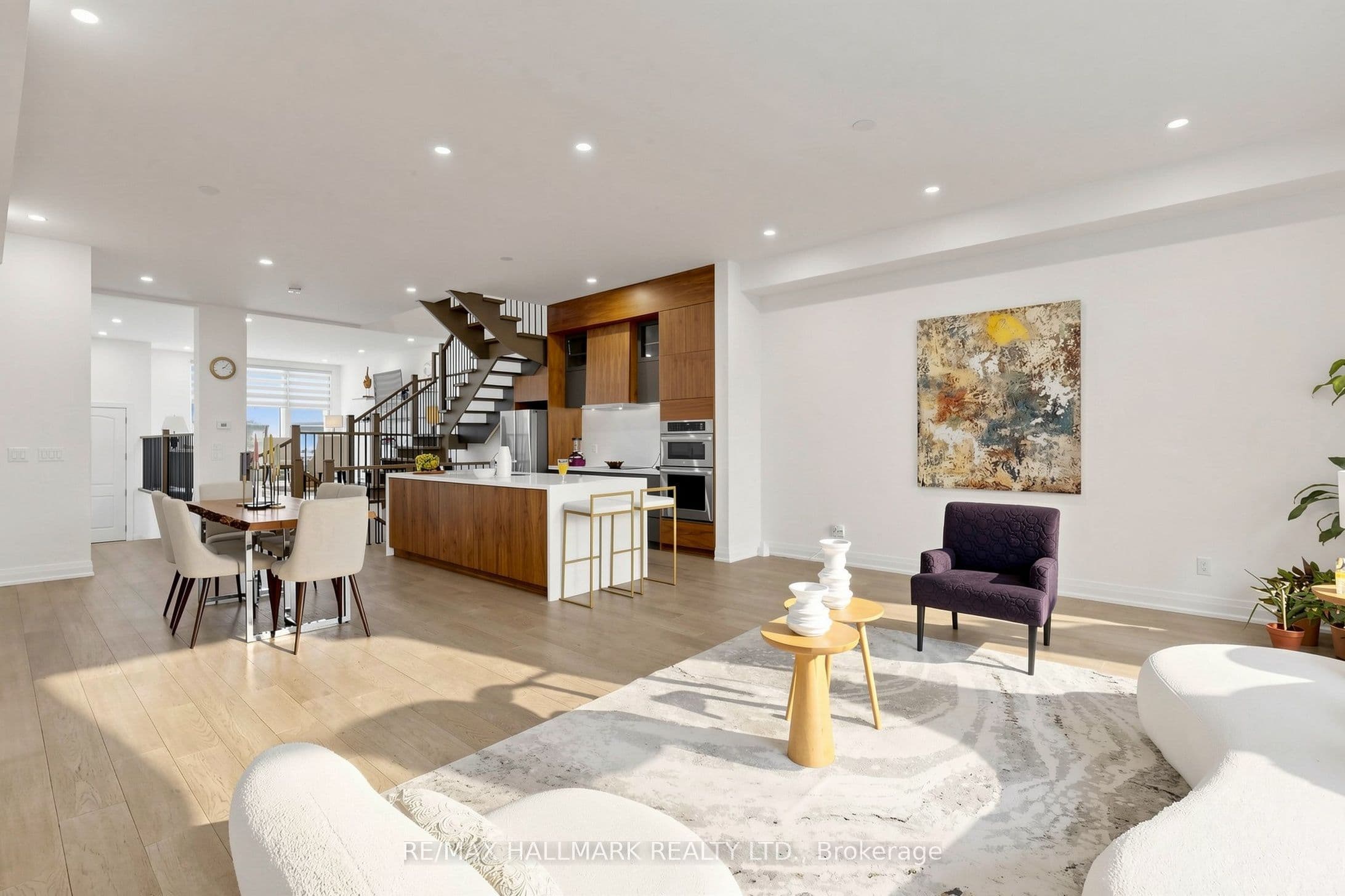 15 Direzze Court, Richmond Hill, ON L4C 5T8