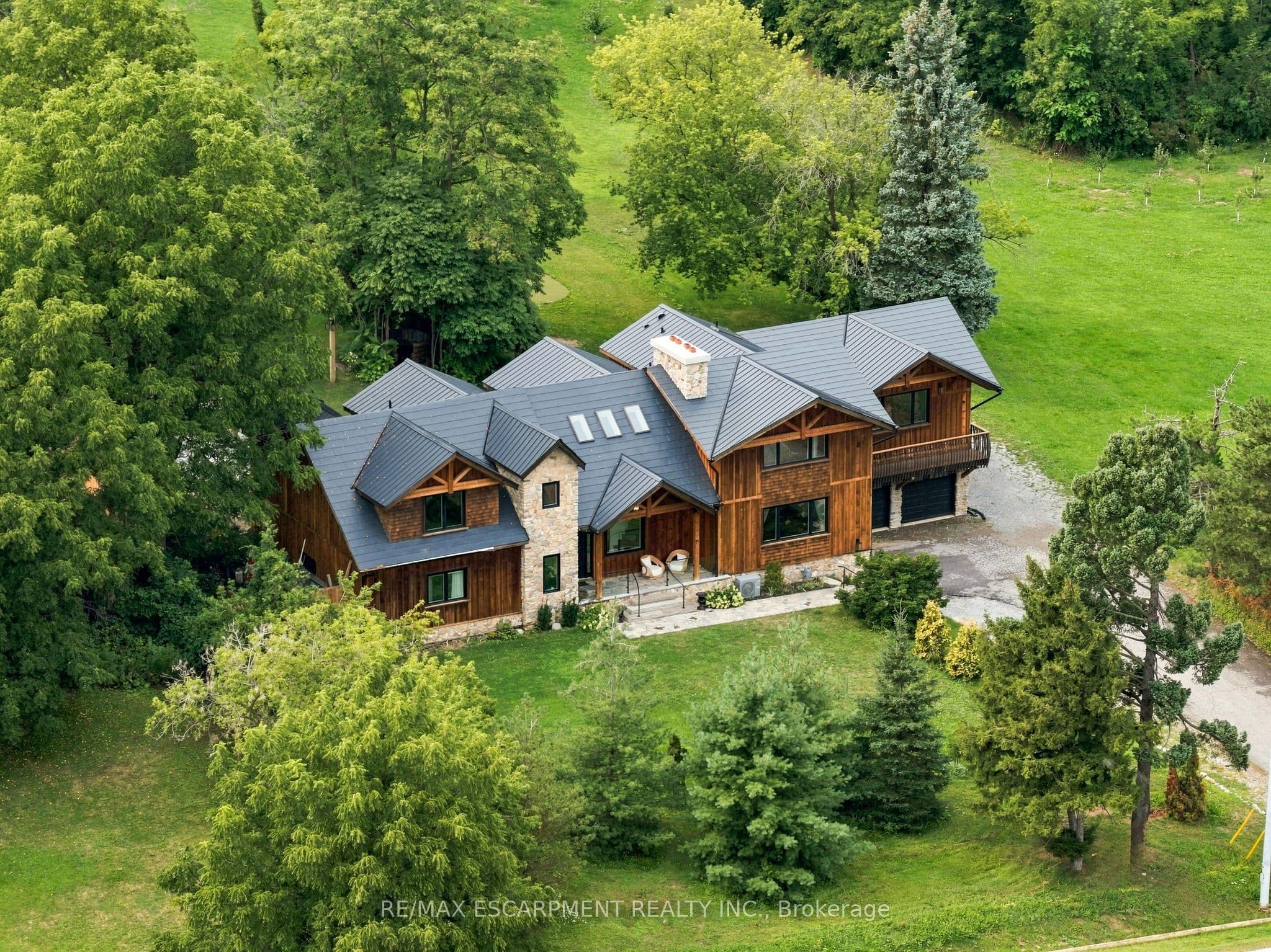 2019 Dundas Street, Burlington, ON L7P 0S8