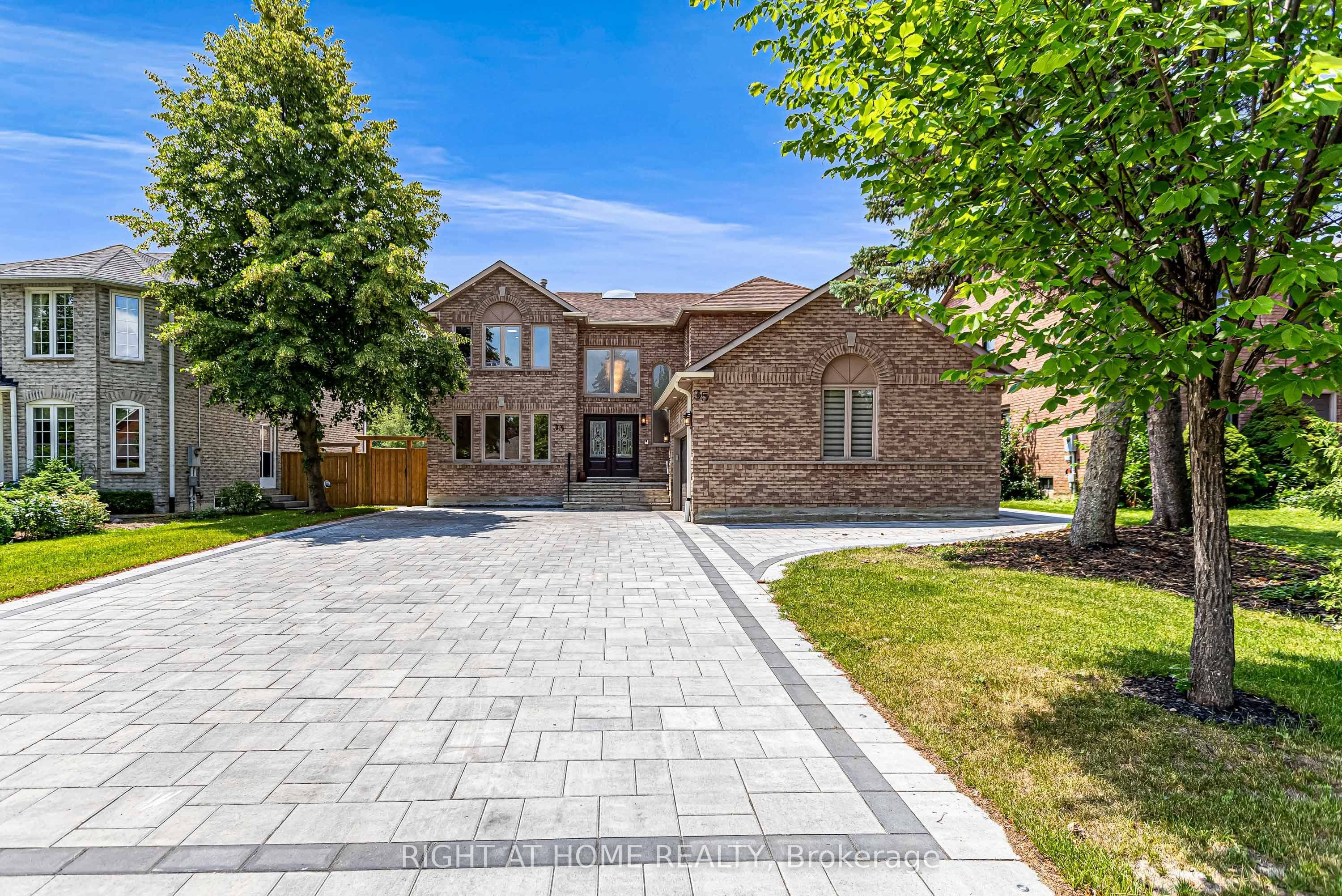 35 Harmony Hill Crescent, Richmond Hill, ON L4C 8Z2