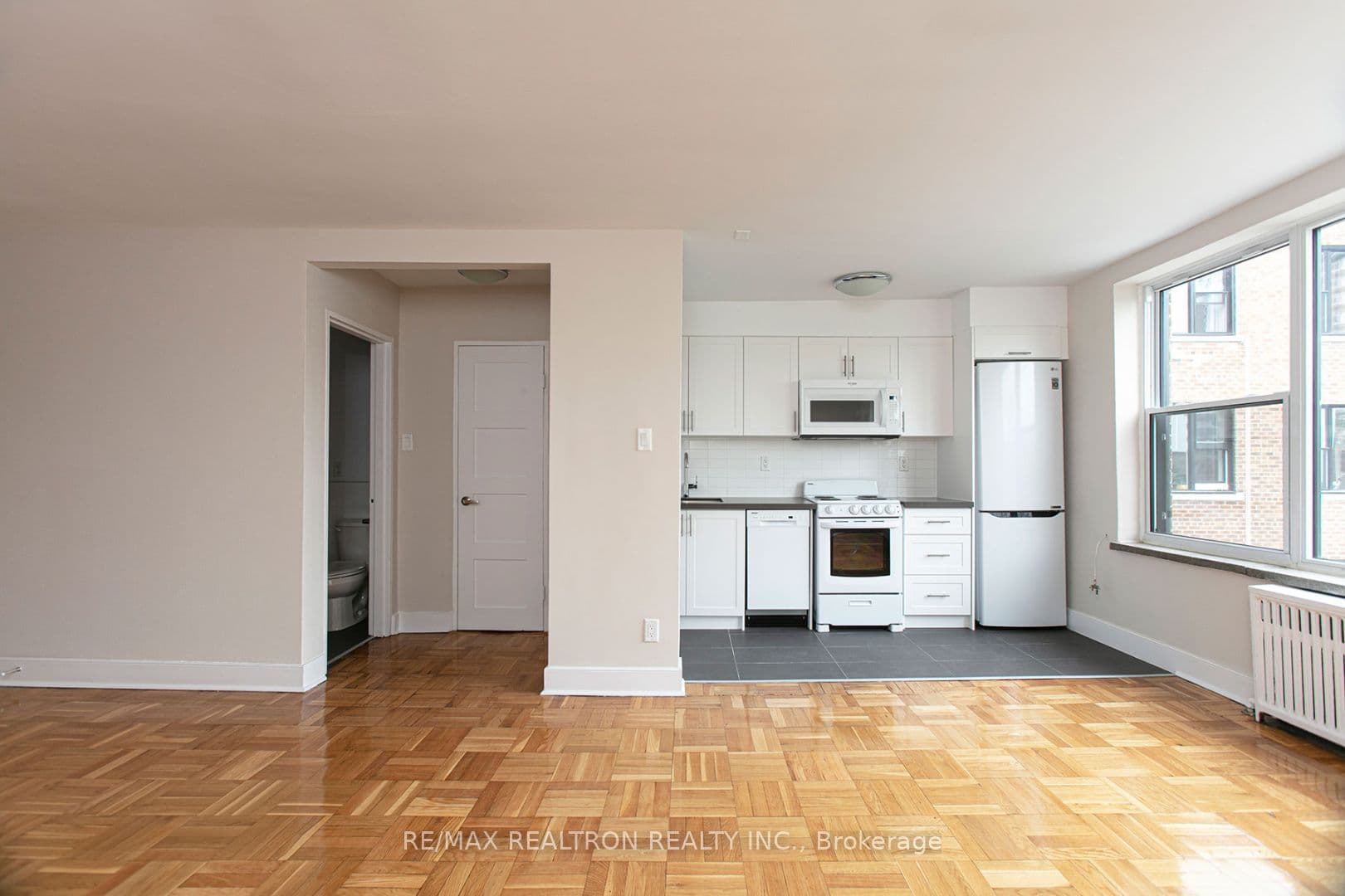 1545 Bathurst Street 402, Toronto, ON M5P 3H6