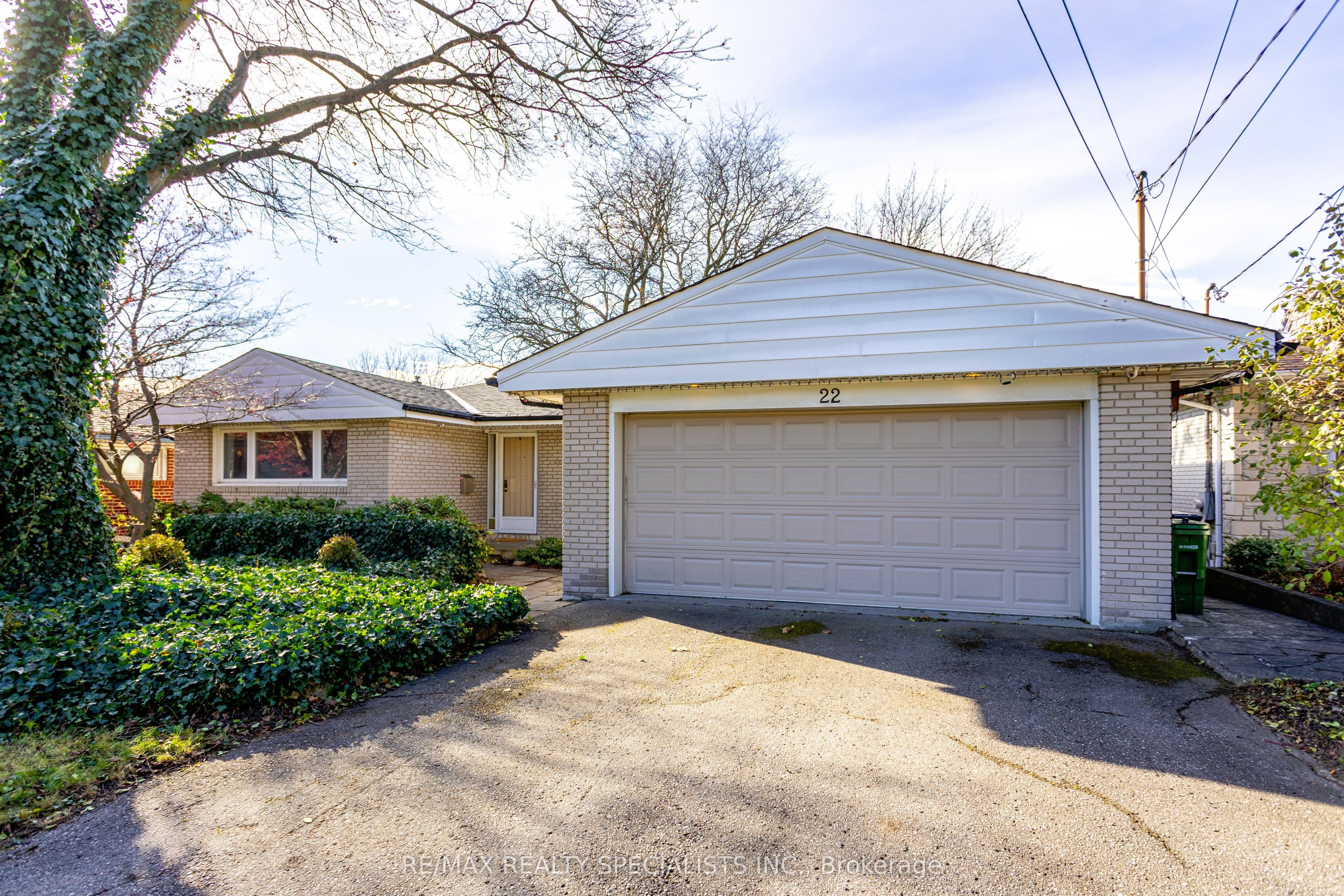 22 Heathview Avenue, Toronto, ON M2K 2C1