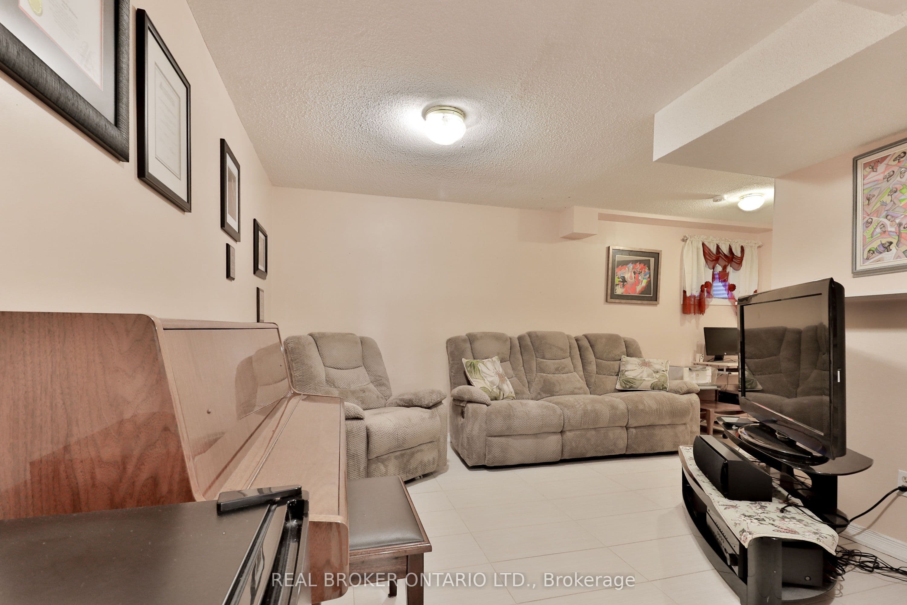 1764 Rathburn Road E 16, Mississauga, ON L4W 2N8
